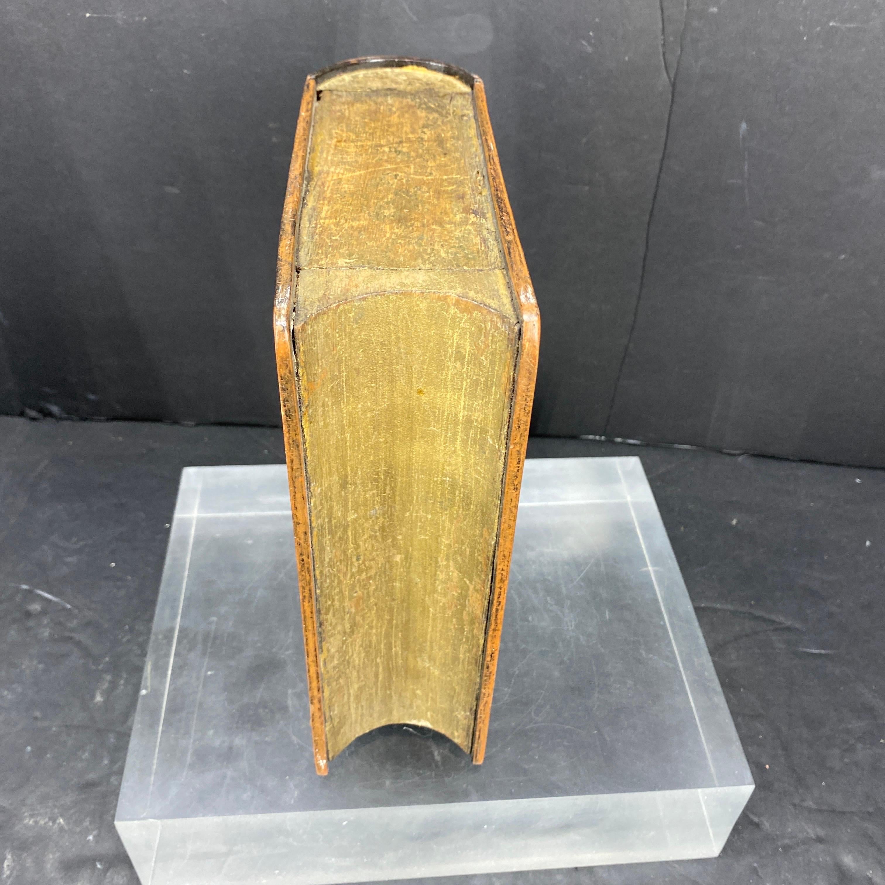 Boîte à livres d'artisanat danois en bois du XIXe siècle « Forget Me Not » (Ne m'oublie pas) en vente 8