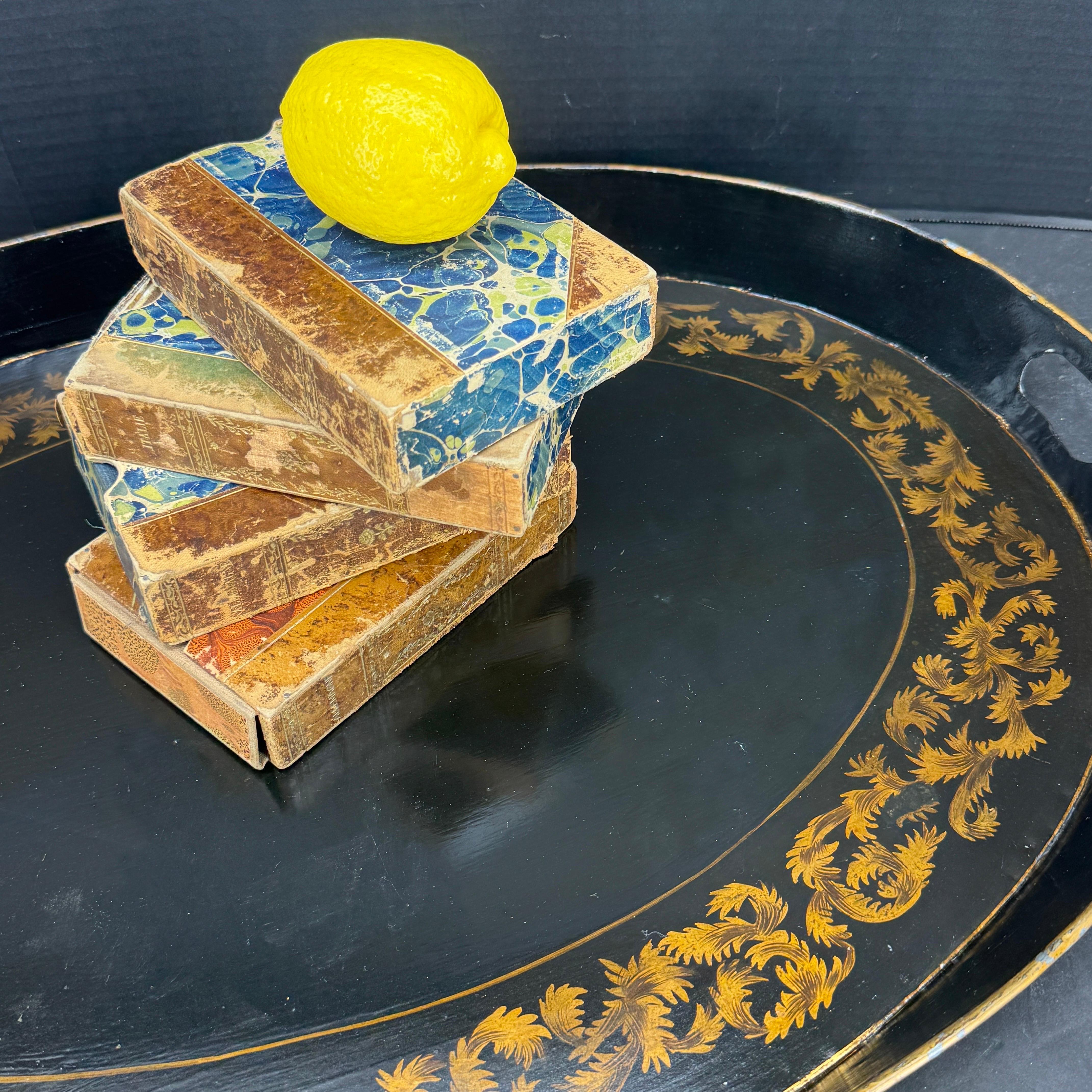 Grand plateau de service ovale en métal tôle noire du 19ème siècle avec poignées en vente 2