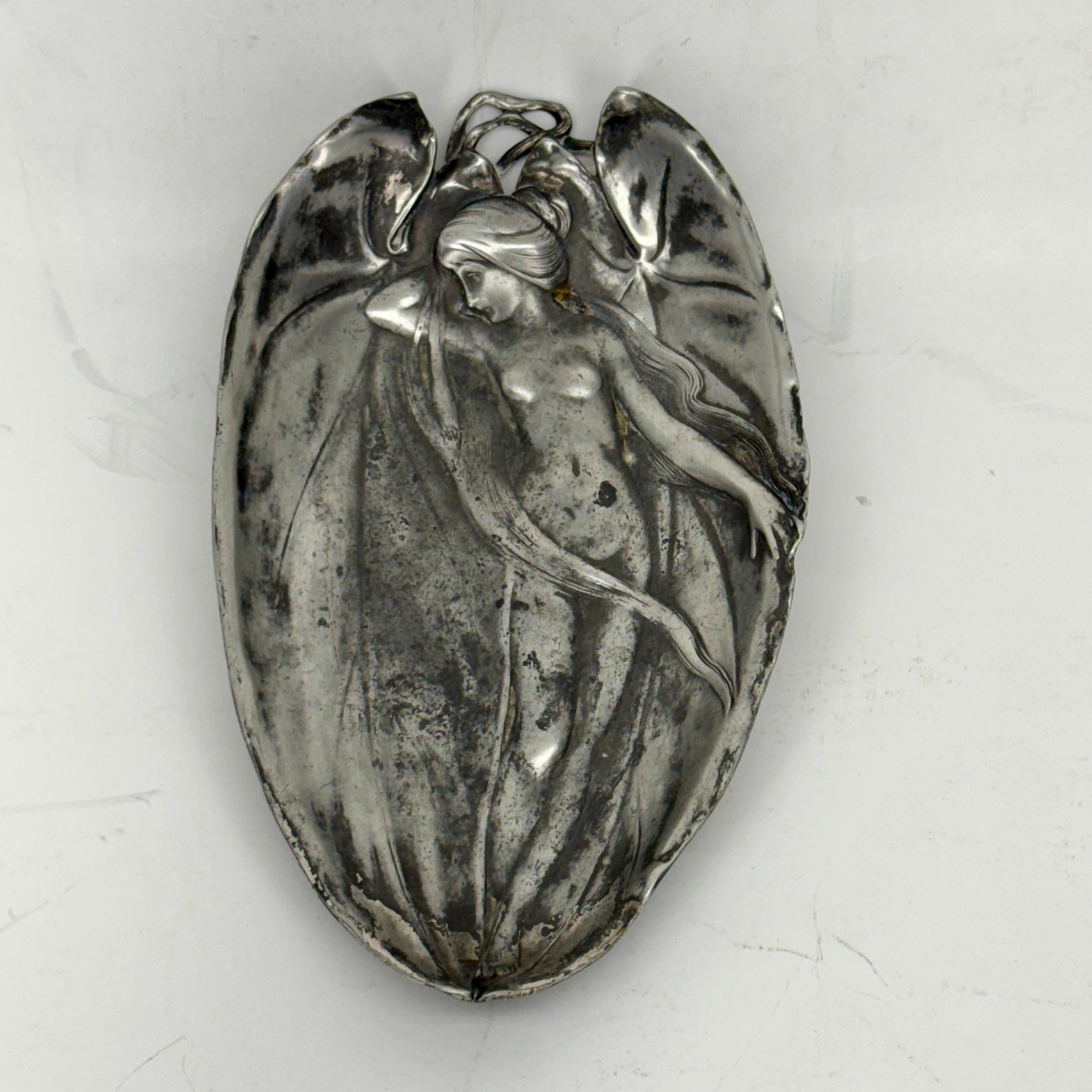 French Art Nouveau Metal Pewter Trinket Jewelry Vanity Tray In Good Condition For Sale In Haddonfield, NJ
