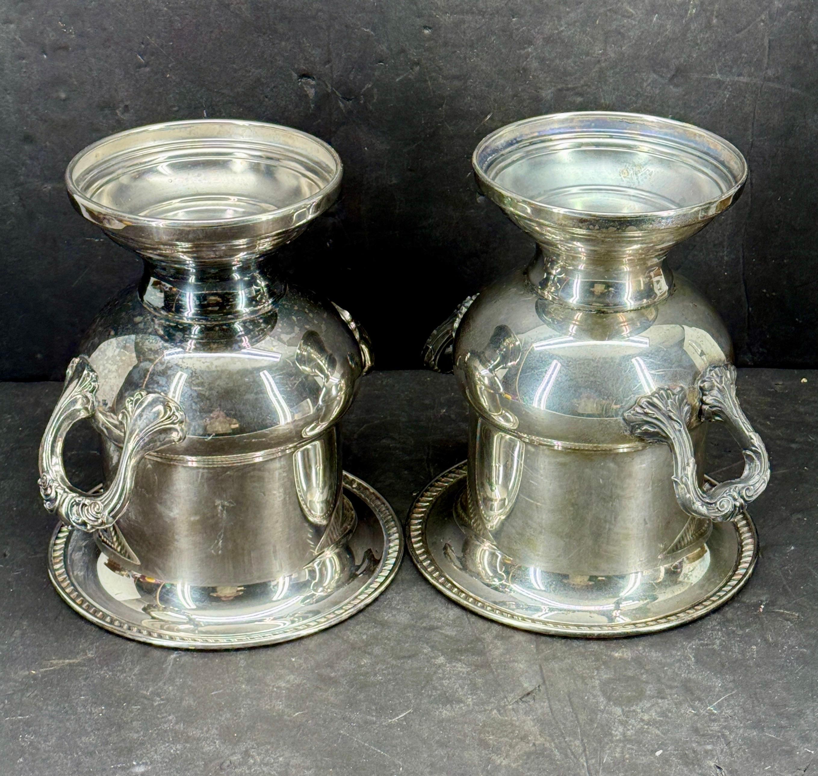 Set aus zwei versilberten Wein- und Champagnerkühlern mit Griffen im Angebot 1