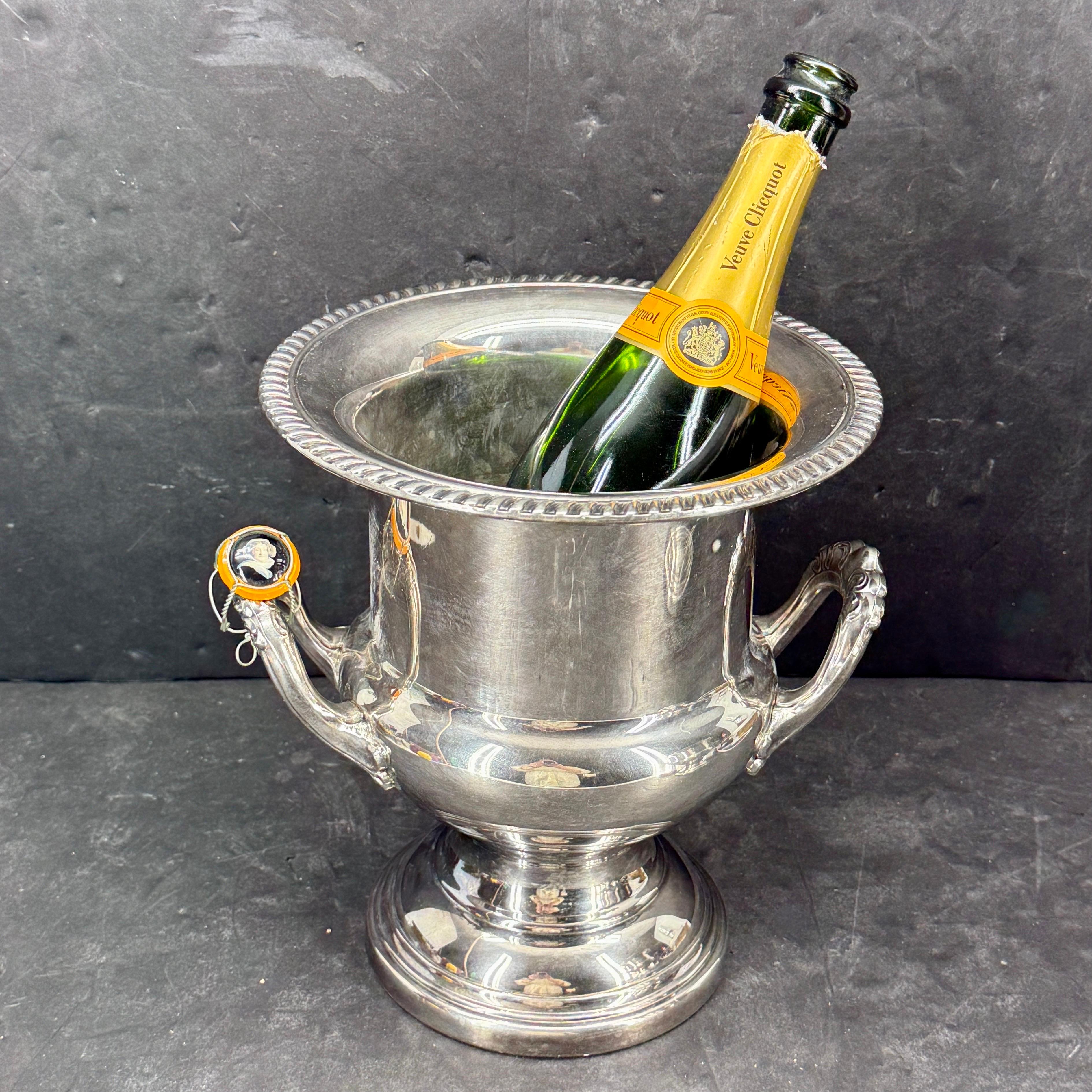 Set aus zwei versilberten Wein- und Champagnerkühlern mit Griffen im Angebot 5