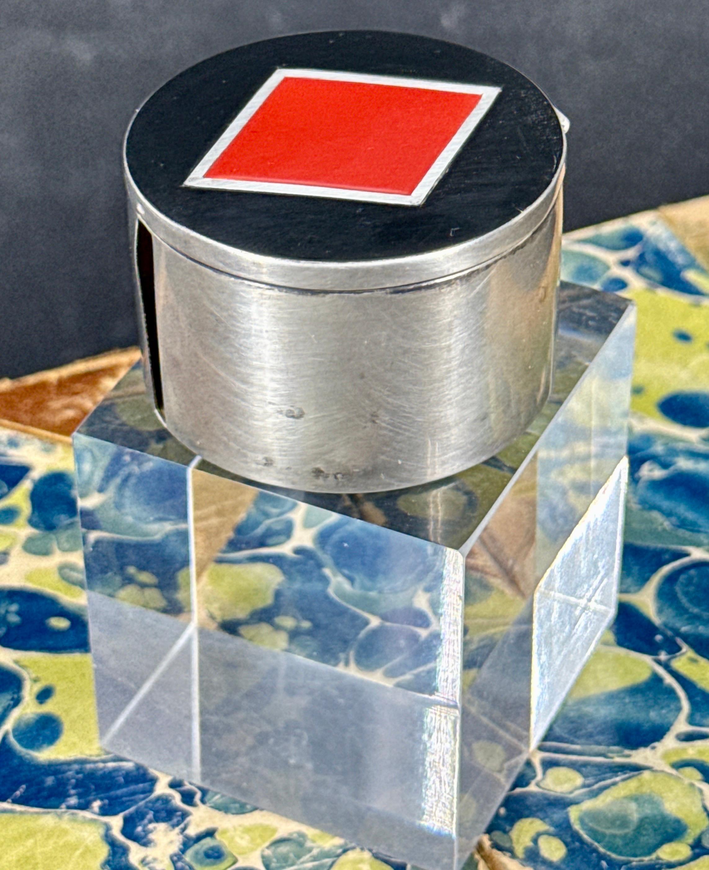 Kleine vergoldete Metallbox mit rotem Diamant und Emaille aus der Jahrhundertmitte im Angebot 10