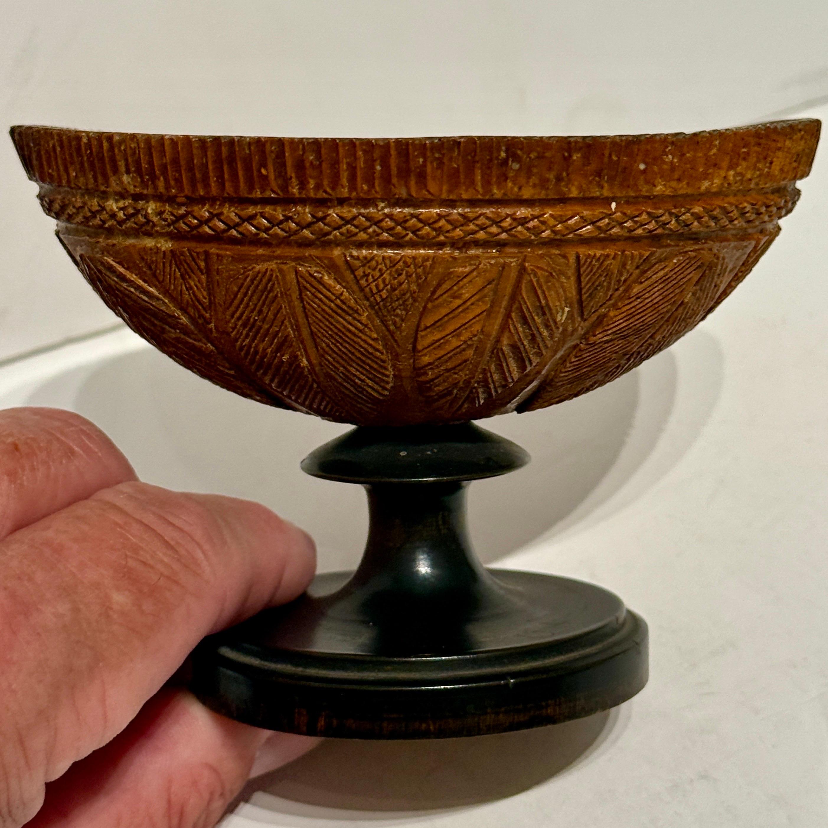Hand-Carved Early 19th Century Carved Coconut Bowl on Stand For Sale