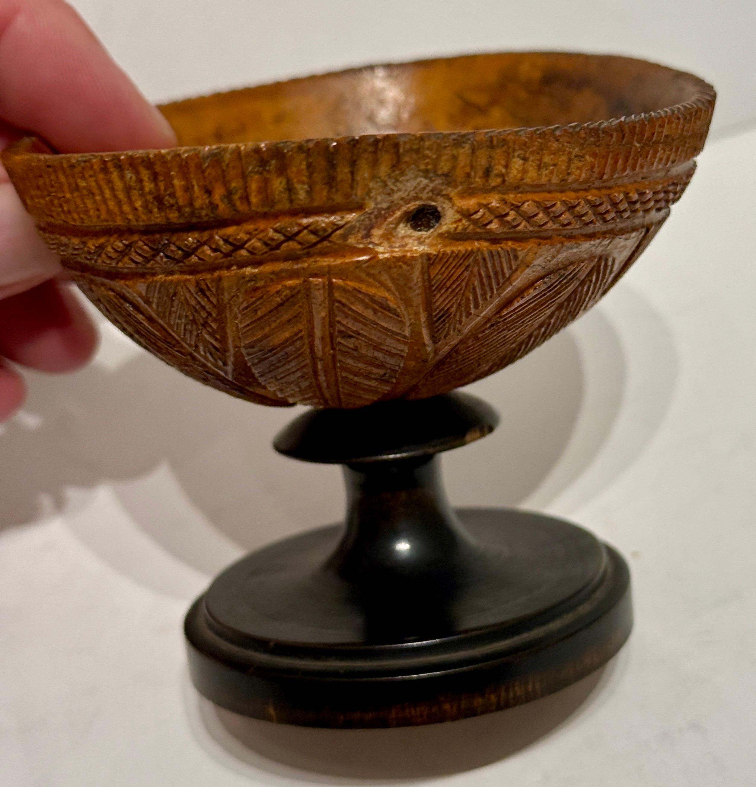 Early 19th Century Carved Coconut Bowl on Stand In Good Condition For Sale In Haddonfield, NJ