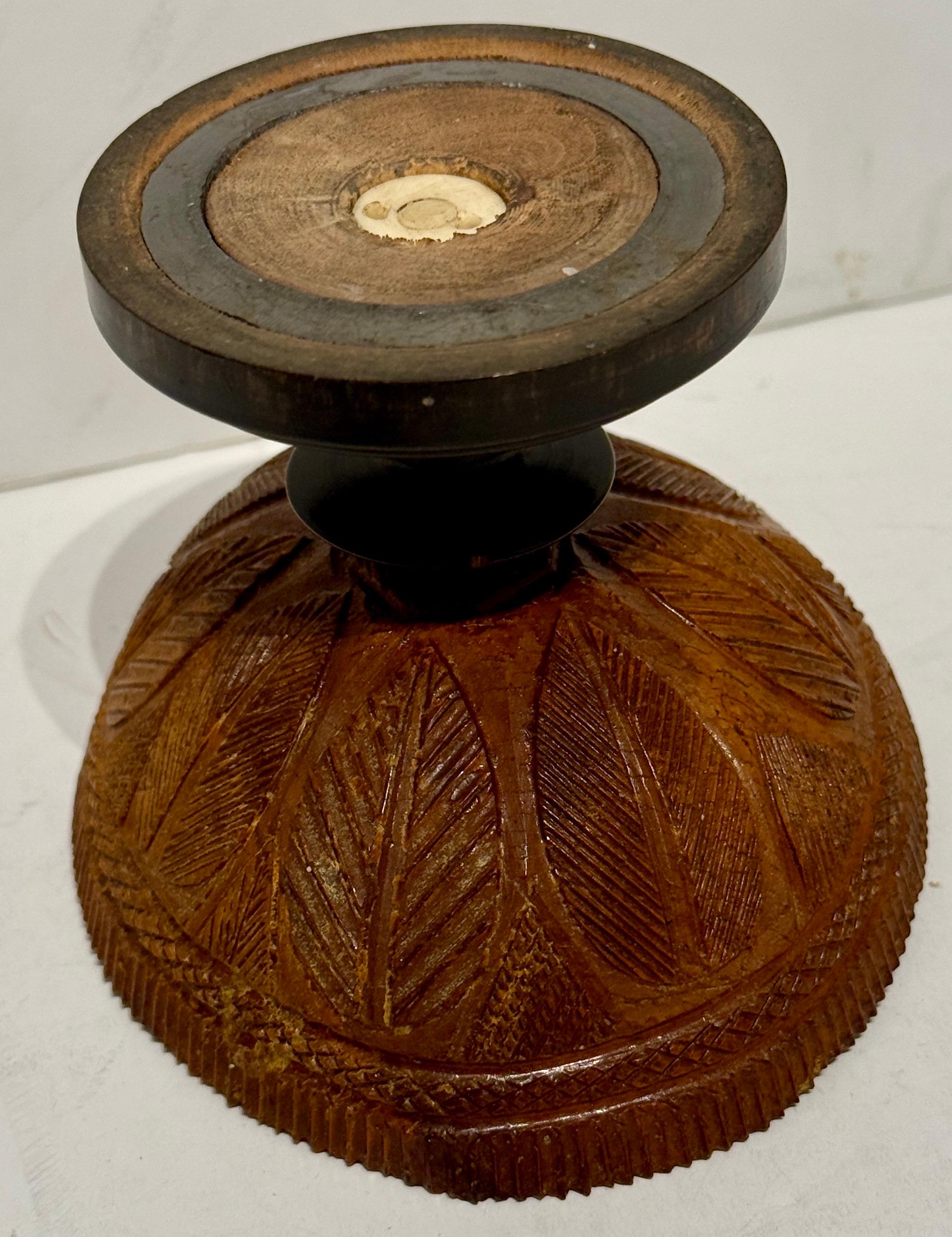 Early 19th Century Carved Coconut Bowl on Stand For Sale 1