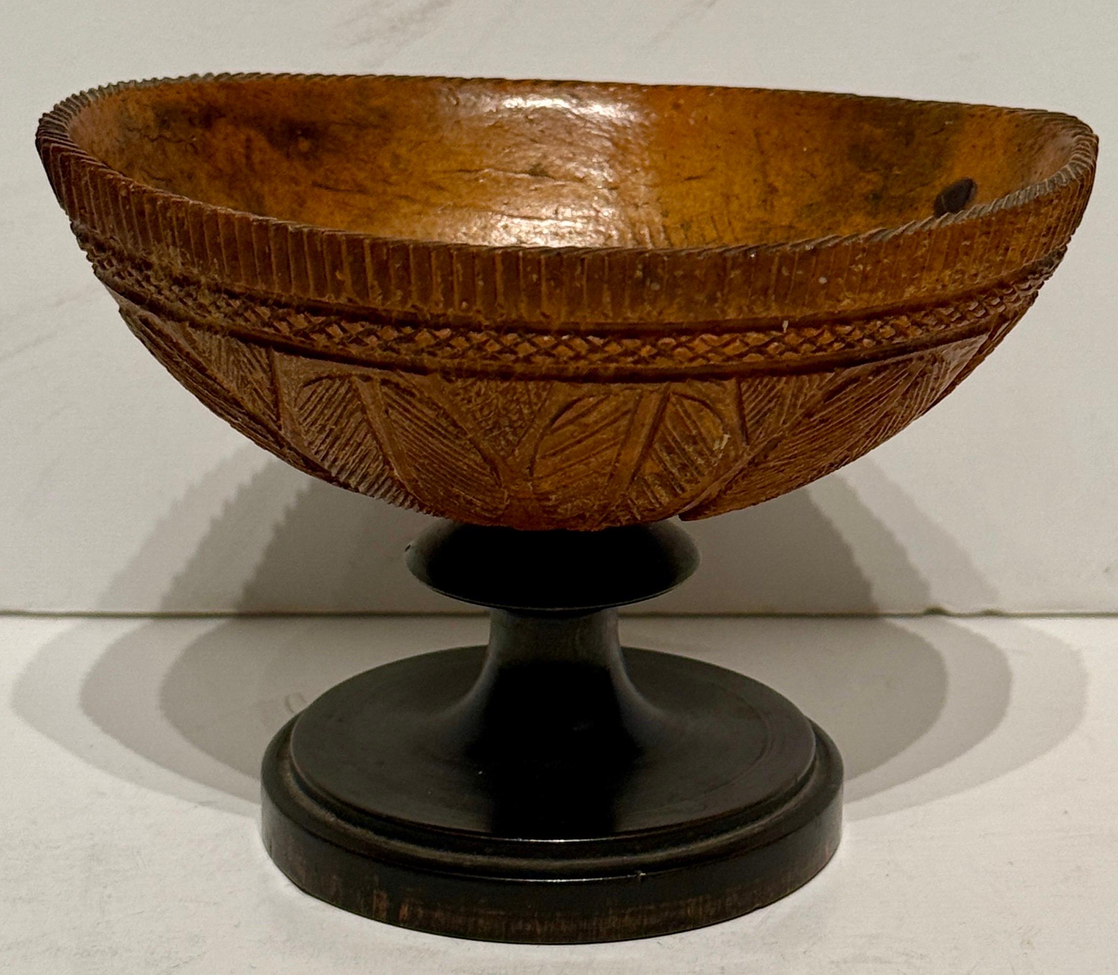 Wood Early 19th Century Carved Coconut Bowl on Stand For Sale