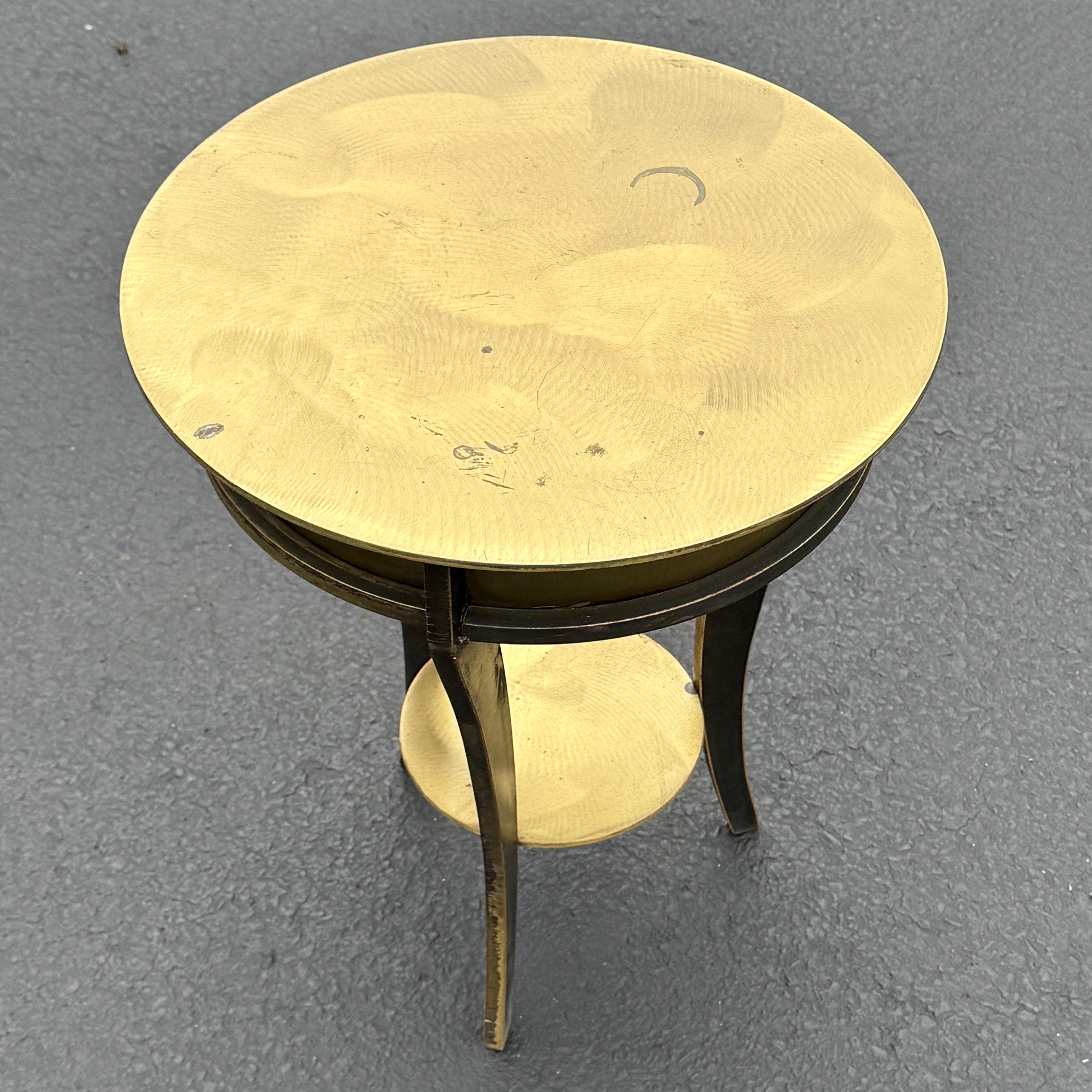 Petite table d'appoint industrielle en laiton massif de style John Visey en vente 14