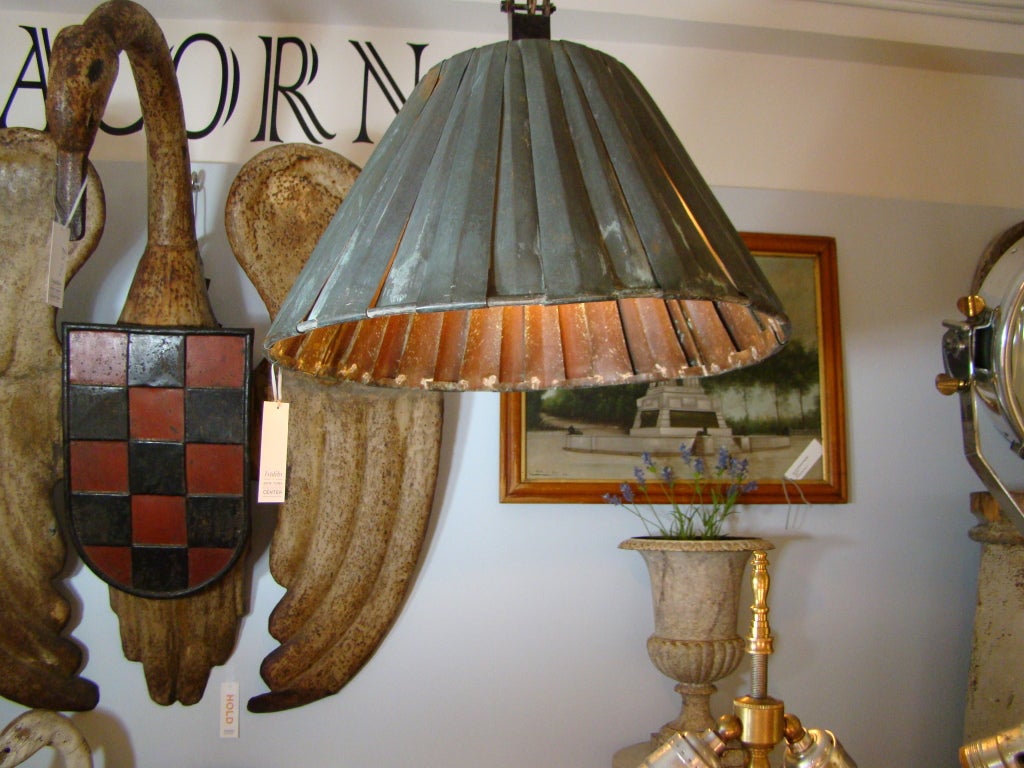 Américain Grande lampe à suspension industrielle vintage en cuivre en forme d'abat-jour en vente