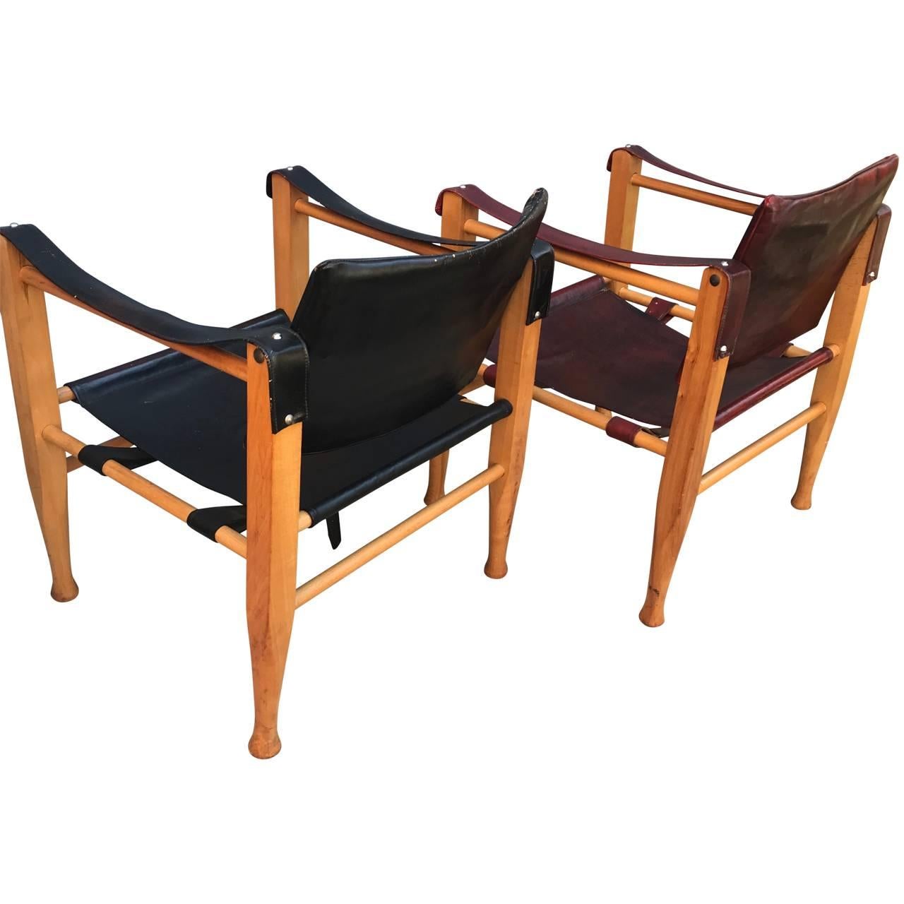 Set Of Danish Two Mid-Century Modern Safari Chairs, One Red And One Black In Good Condition In Haddonfield, NJ