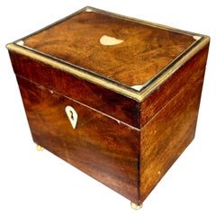 Boîte à bijoux en acajou avec miroir