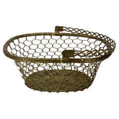 Cestino in ottone e vimini con maniglia, Mid-Century Modern