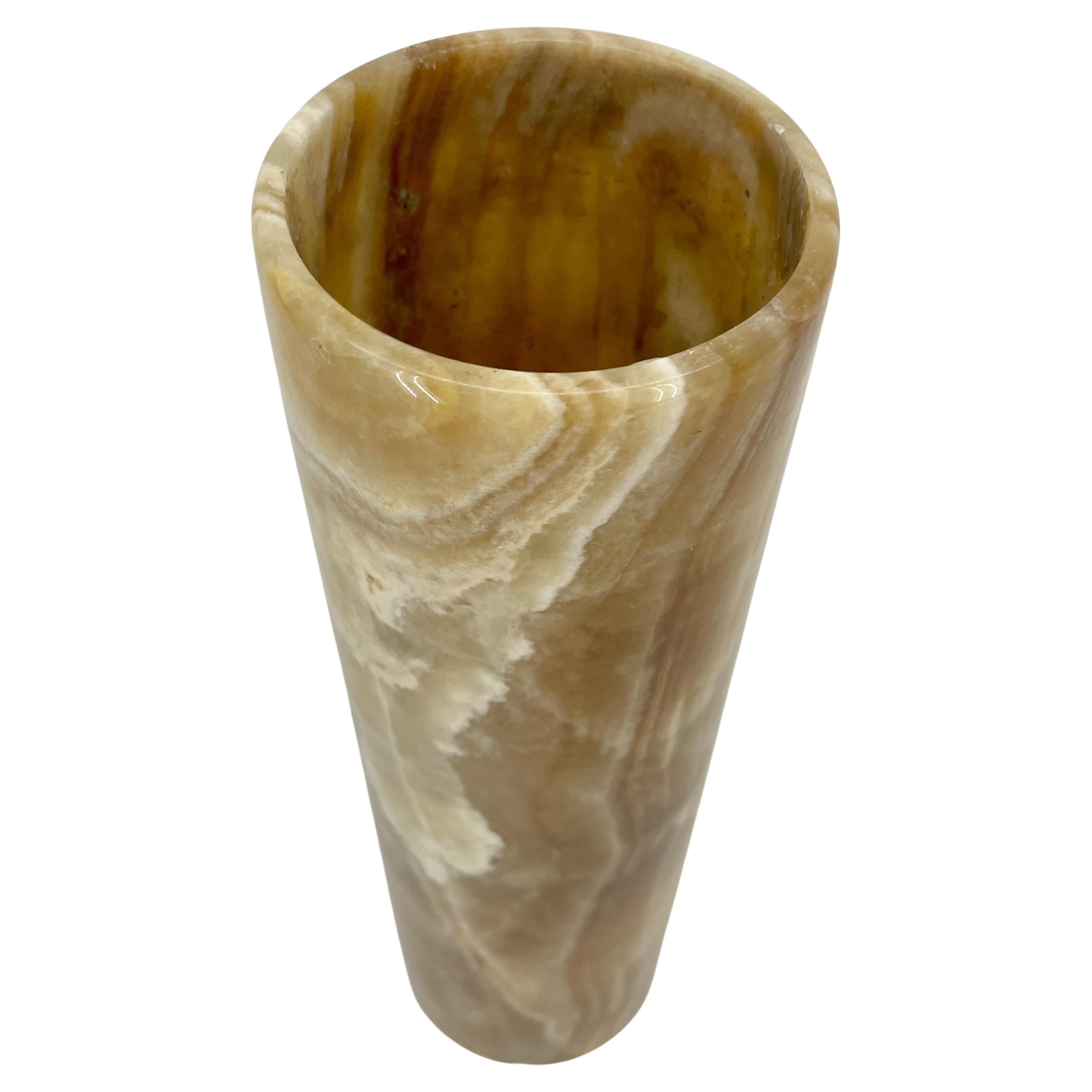 Tall hand-crafted cylindric decorative vase in Onyx.