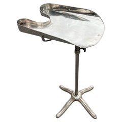 Mesa auxiliar industrial vintage cromada para peluquería