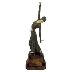 Französische Art-Déco-Bronze-Skulptur auf rechteckigem Achatsockel, um 1925