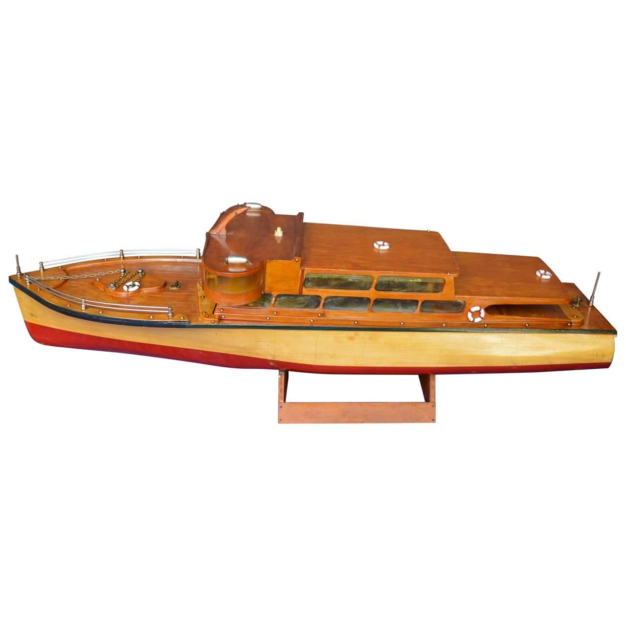 American Vintage and Motorized Yacht Model
