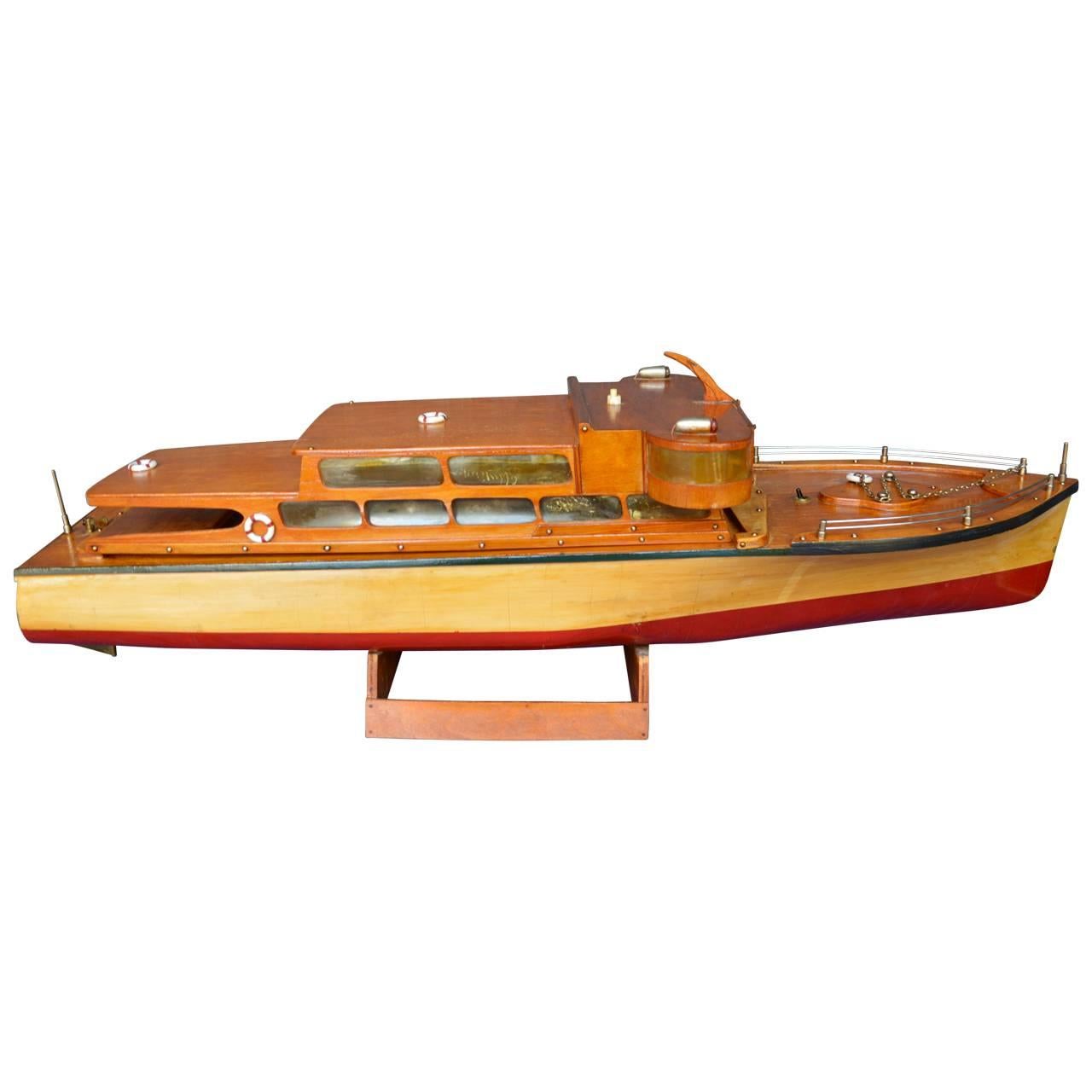 Vintage and Motorized Yacht Model 1