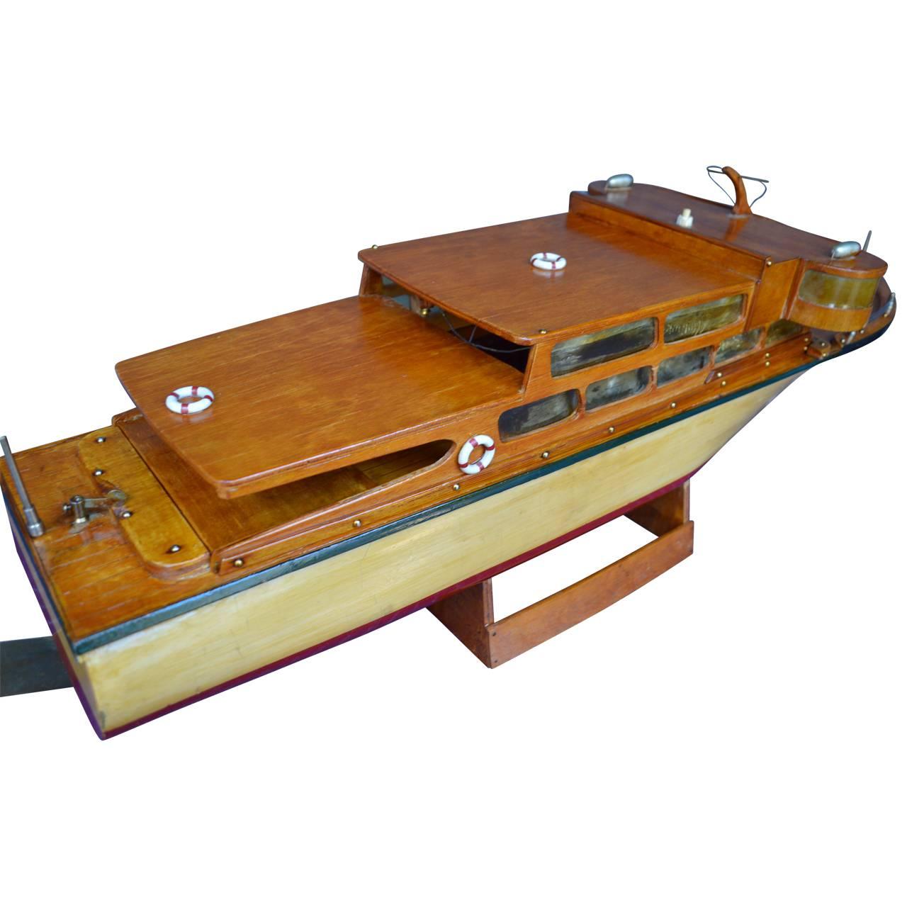 Wood Vintage and Motorized Yacht Model