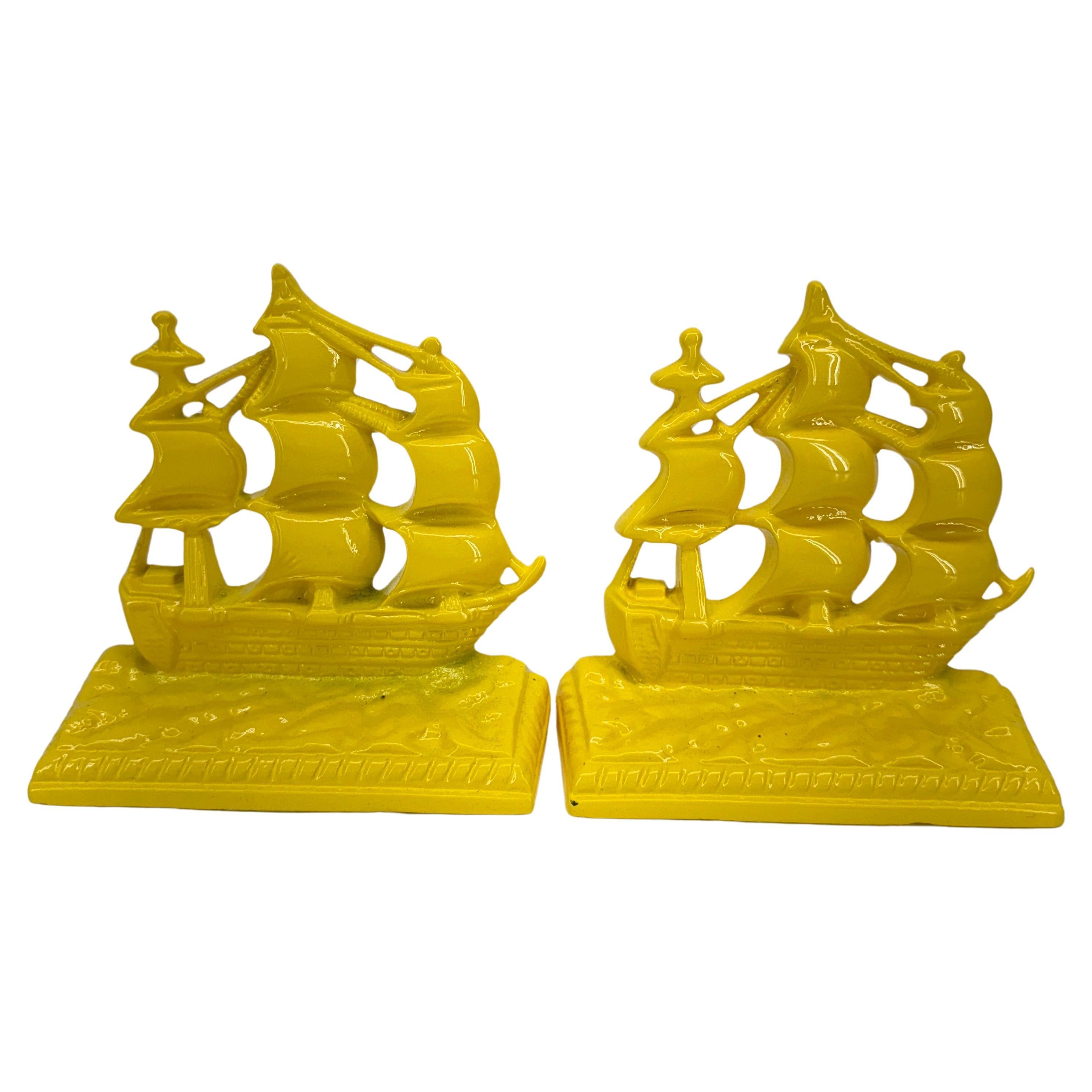 Pair of Mid-Century Modern Sunshine Yellow Boat Bookends In Good Condition For Sale In Haddonfield, NJ