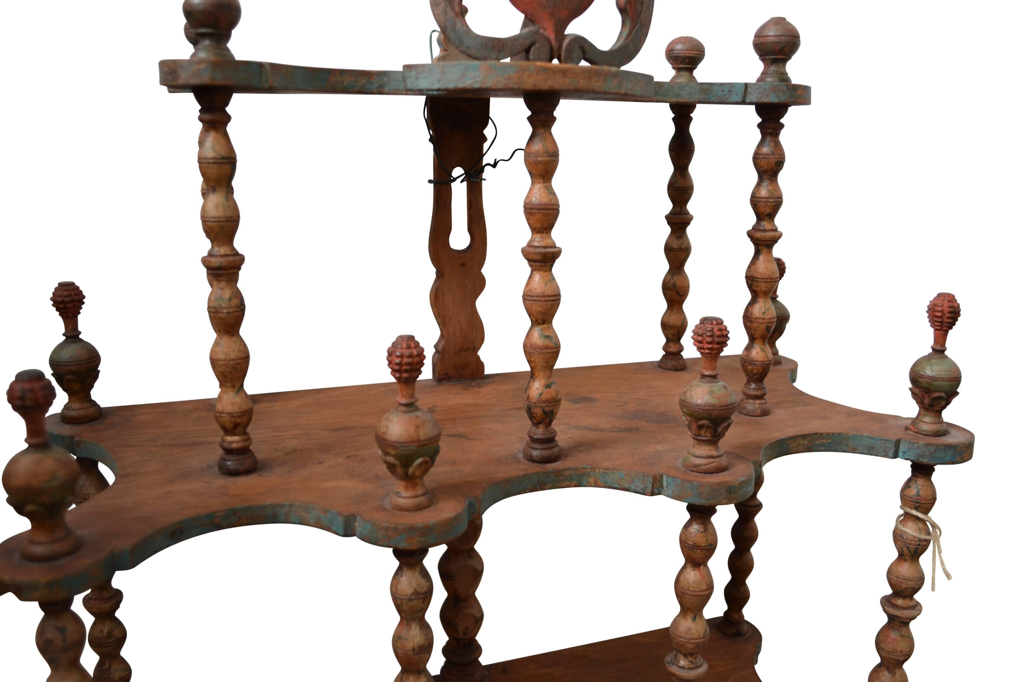 18th Century Folk Art Shelf With Heart And Pineapple Carvings  In Good Condition For Sale In Haddonfield, NJ