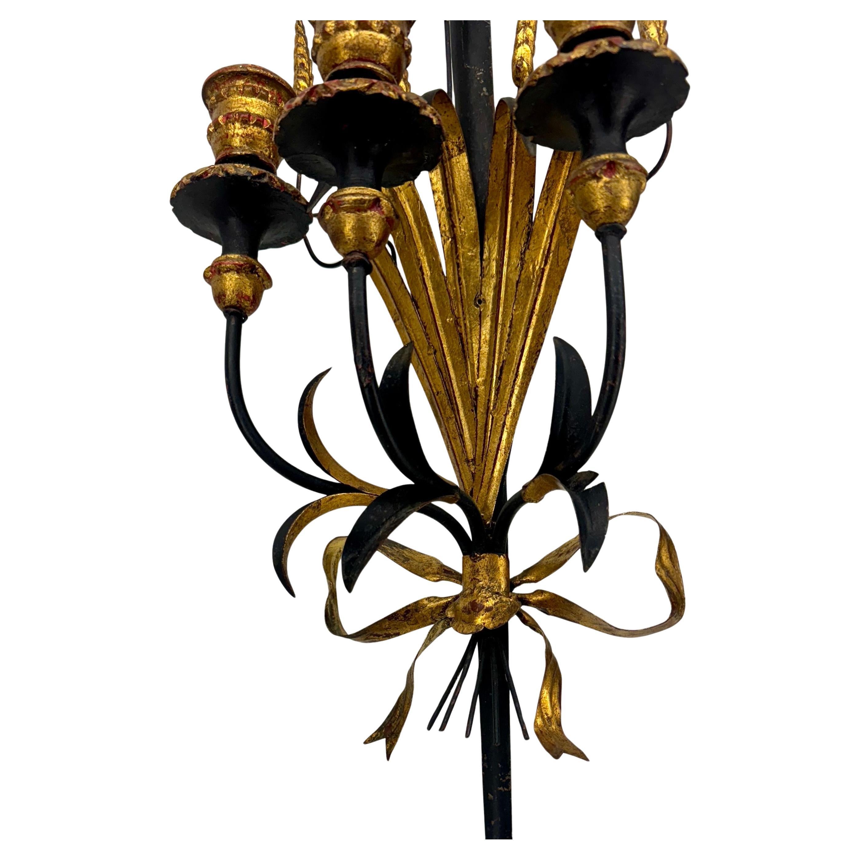 Mid-Century moderno Sconcerto da parete a candela in foglia italiana e grano nero dorato in vendita