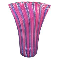Vase d'art italien en verre de Murano signé, mi-siècle moderne
