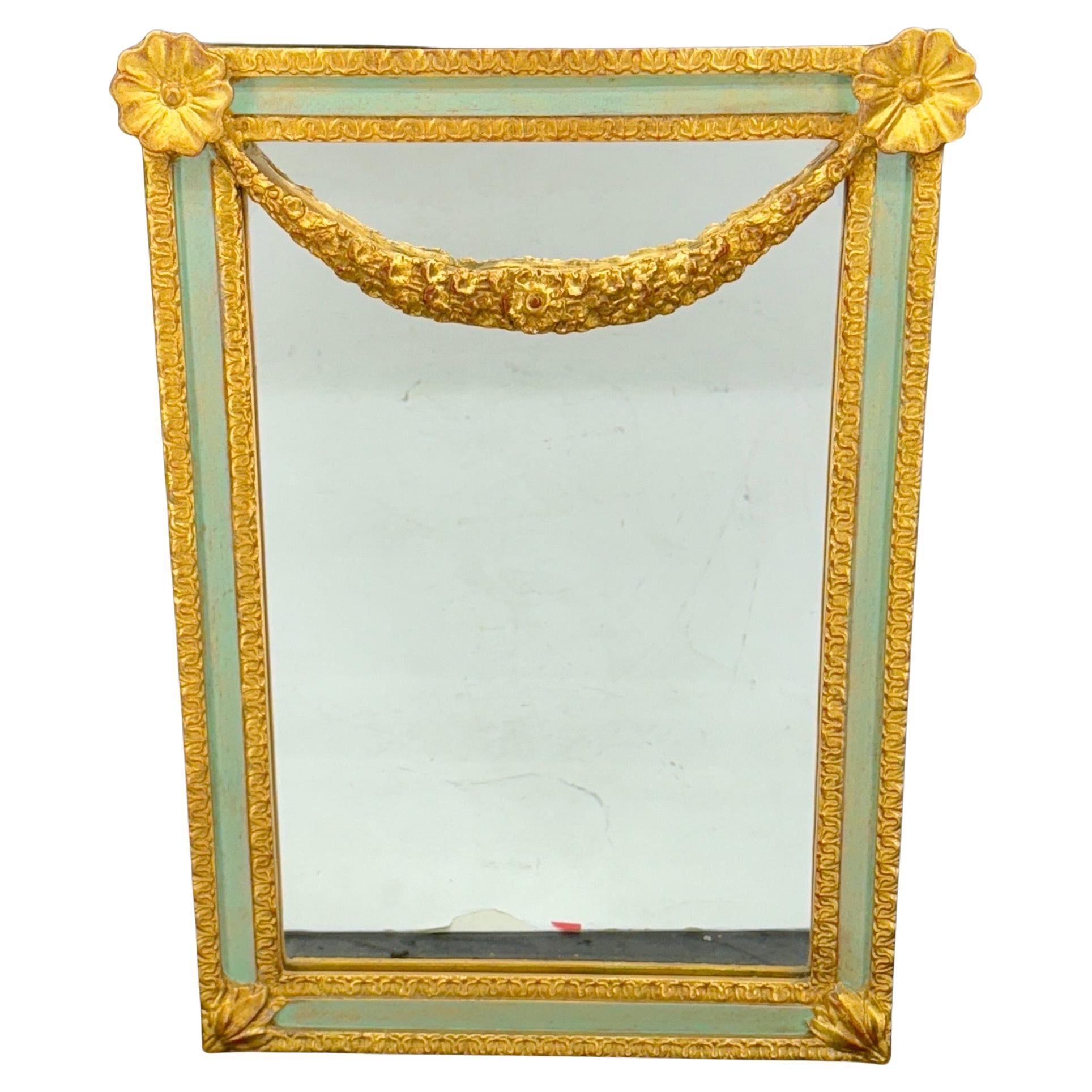Specchio da parete Carver's Guild Petite Festoon in legno dipinto e dorato in vendita