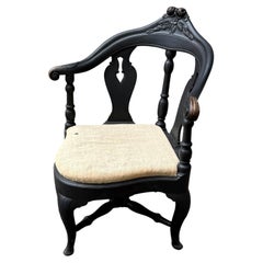 Fauteuil d'angle rococo suédois peint en noir, fin du XIXe siècle