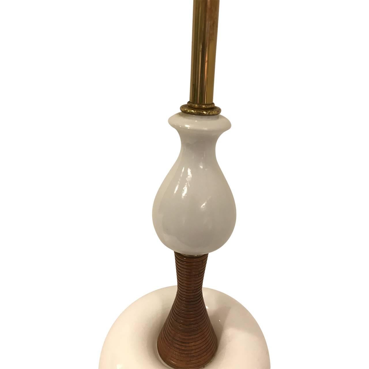 Lampe de bureau vintage en opalin blanc en vente 1
