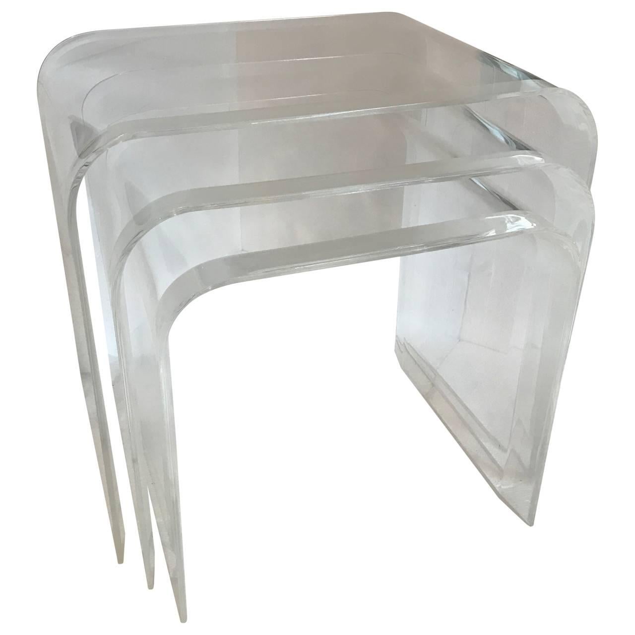 Mid-Century Modern Set of Mid-Century Bevel-Edged Lucite Nesting End Tables