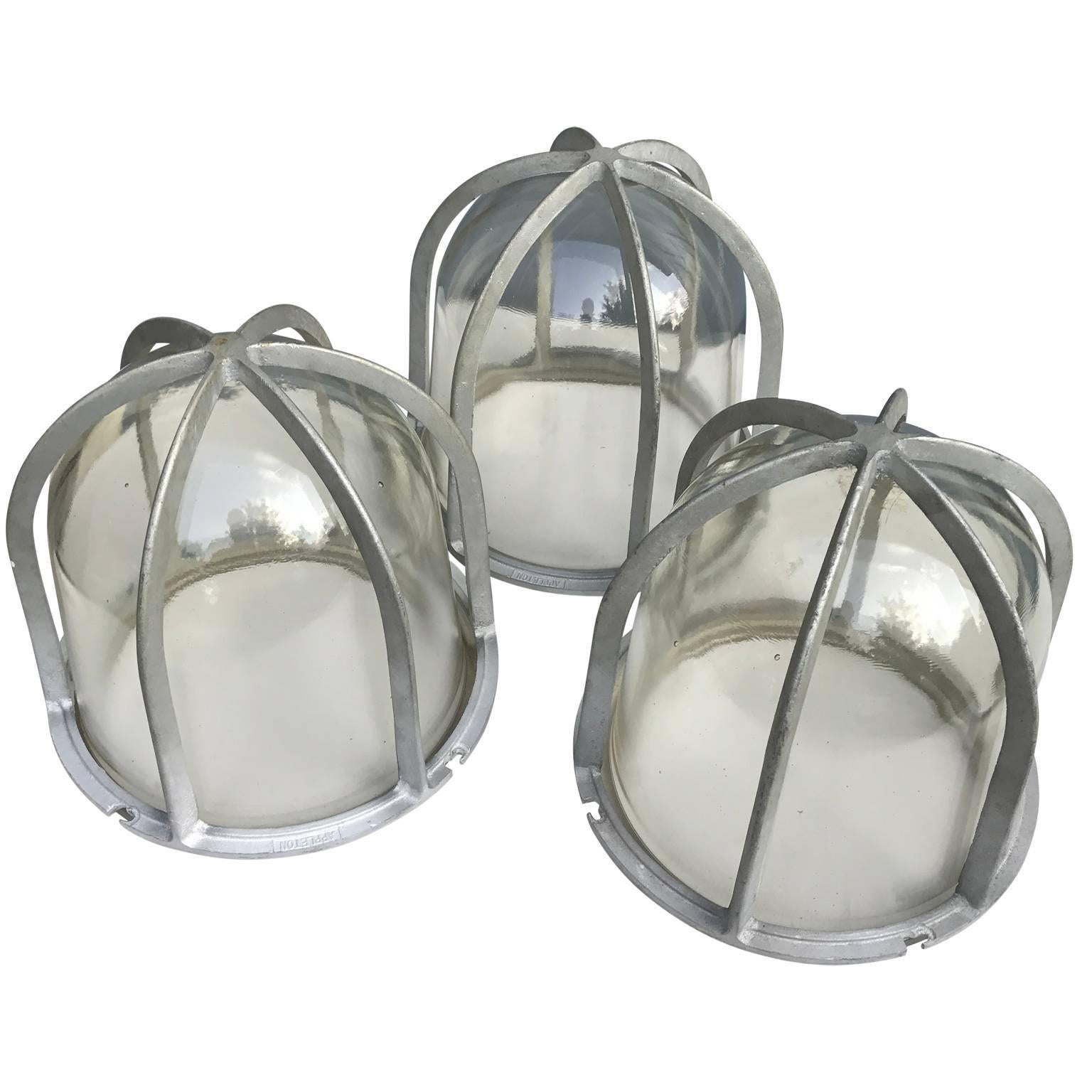 Calco Tre grandi lampade da soffitto industriali Appleton resistenti alle esplosioni in vendita