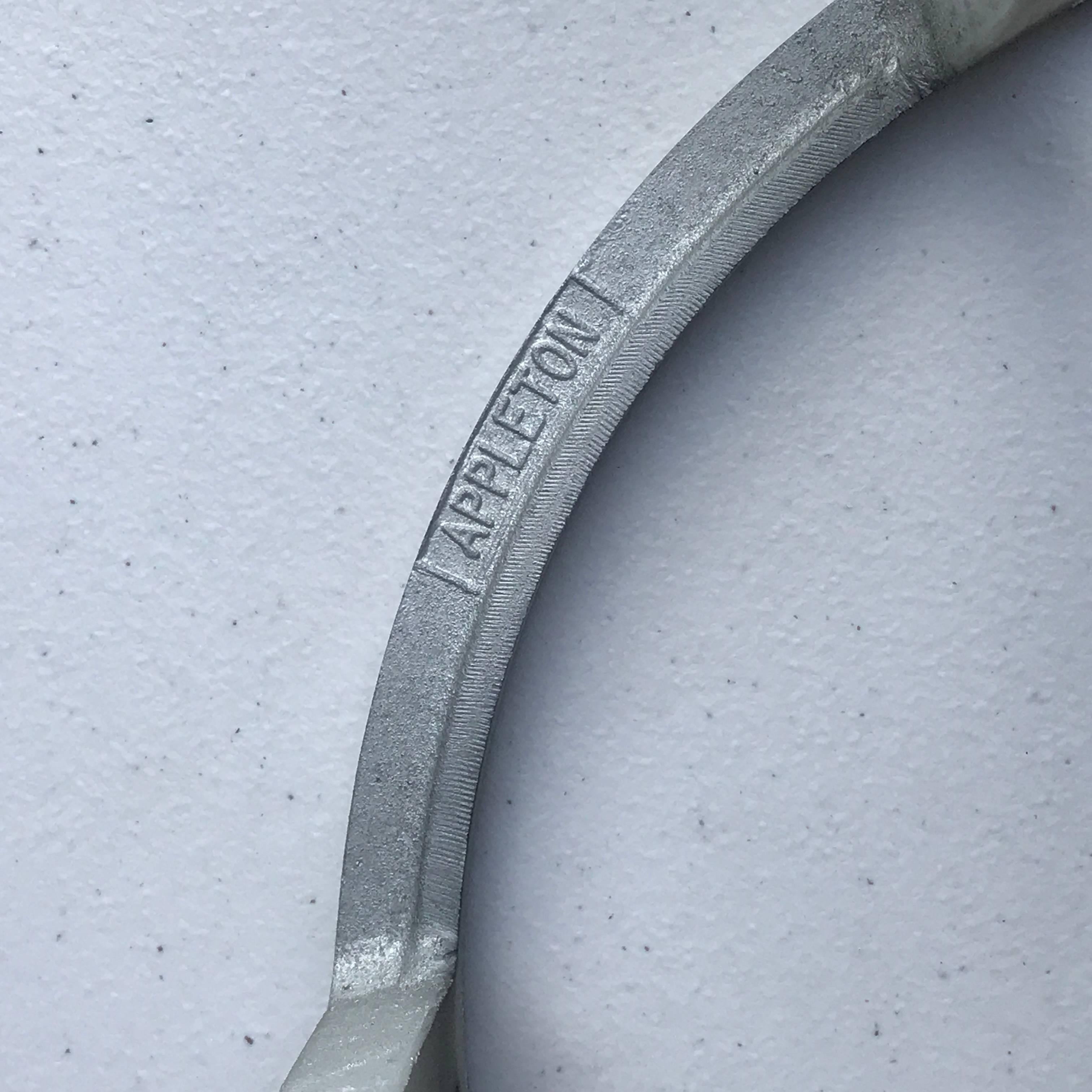 Vetro Tre grandi lampade da soffitto industriali Appleton resistenti alle esplosioni in vendita