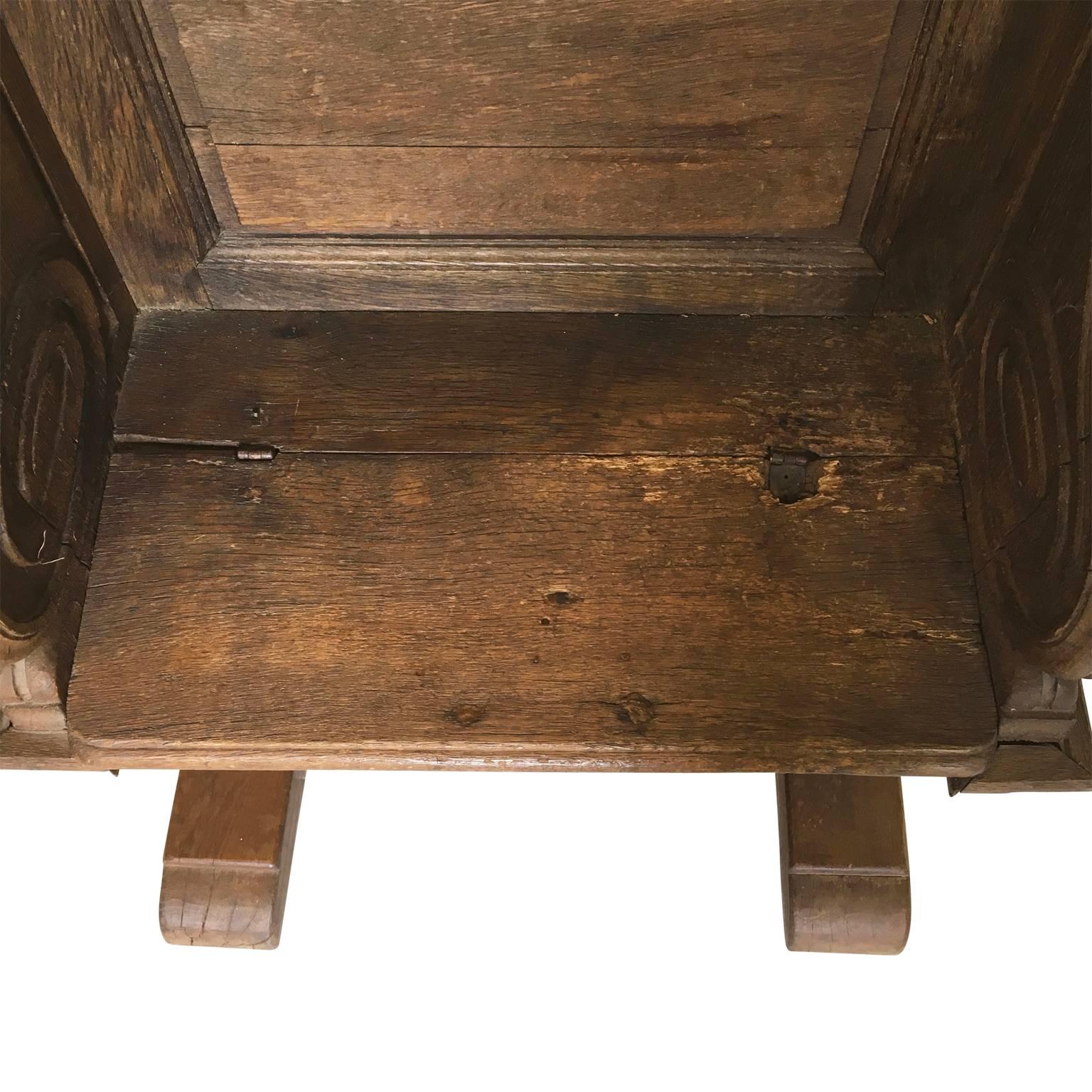Européen Fauteuil de cathédrale médiéval en chêne massif avec cordon de serrure, début de l'ère gothique en vente