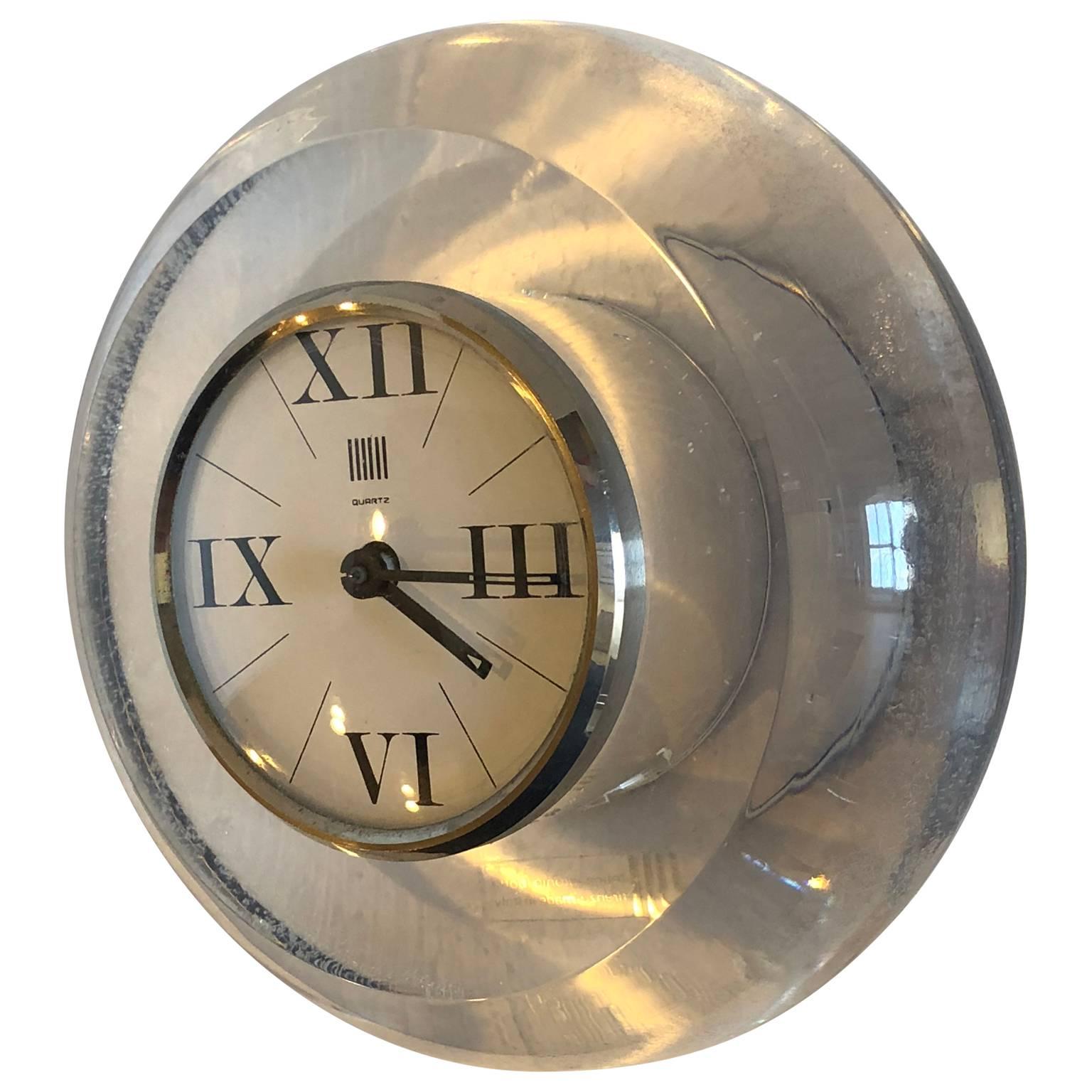 Round Mid-Century Lucite Desk Clock or Mantle Clock, by F. Botta, Italy 3