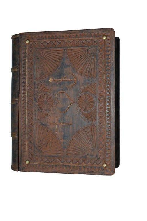 Scandinave Boîte à livres en bois du 19ème siècle « Forget Me Not » avec compartiment secret dissimulé en vente