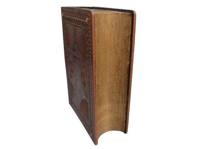 Holz-Bibelschachtel „Forget Me Not“ aus dem 19. Jahrhundert mit verstecktem Fach im Zustand „Gut“ im Angebot in Haddonfield, NJ