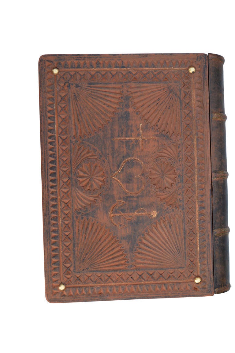 Holz-Bibelschachtel „Forget Me Not“ aus dem 19. Jahrhundert mit verstecktem Fach (Volkskunst) im Angebot