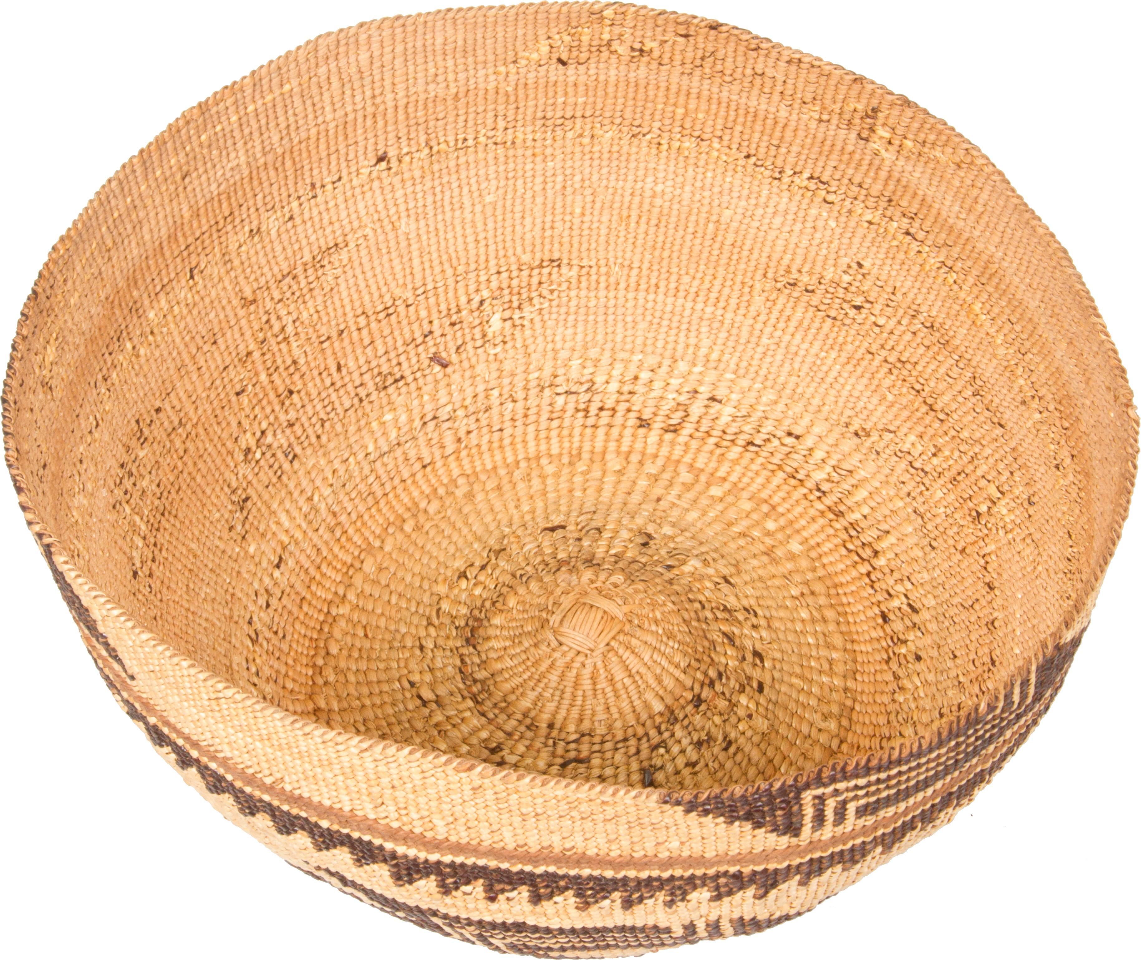 Fine Native American Hupa Woven Basket In Excellent Condition For Sale In Chicago, IL