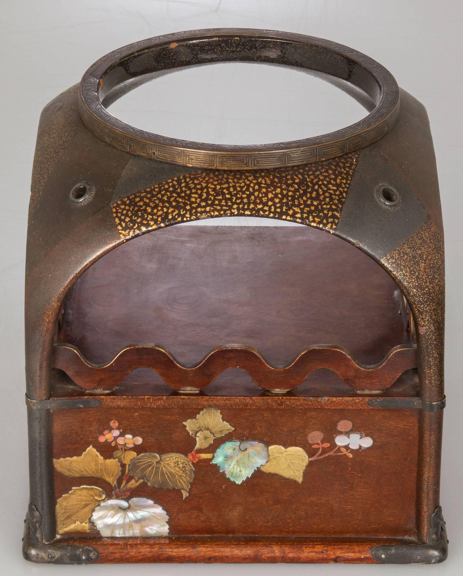 19th Century Japanese Lacquered Tabako-Bon Smoking Box Meiji Period For Sale