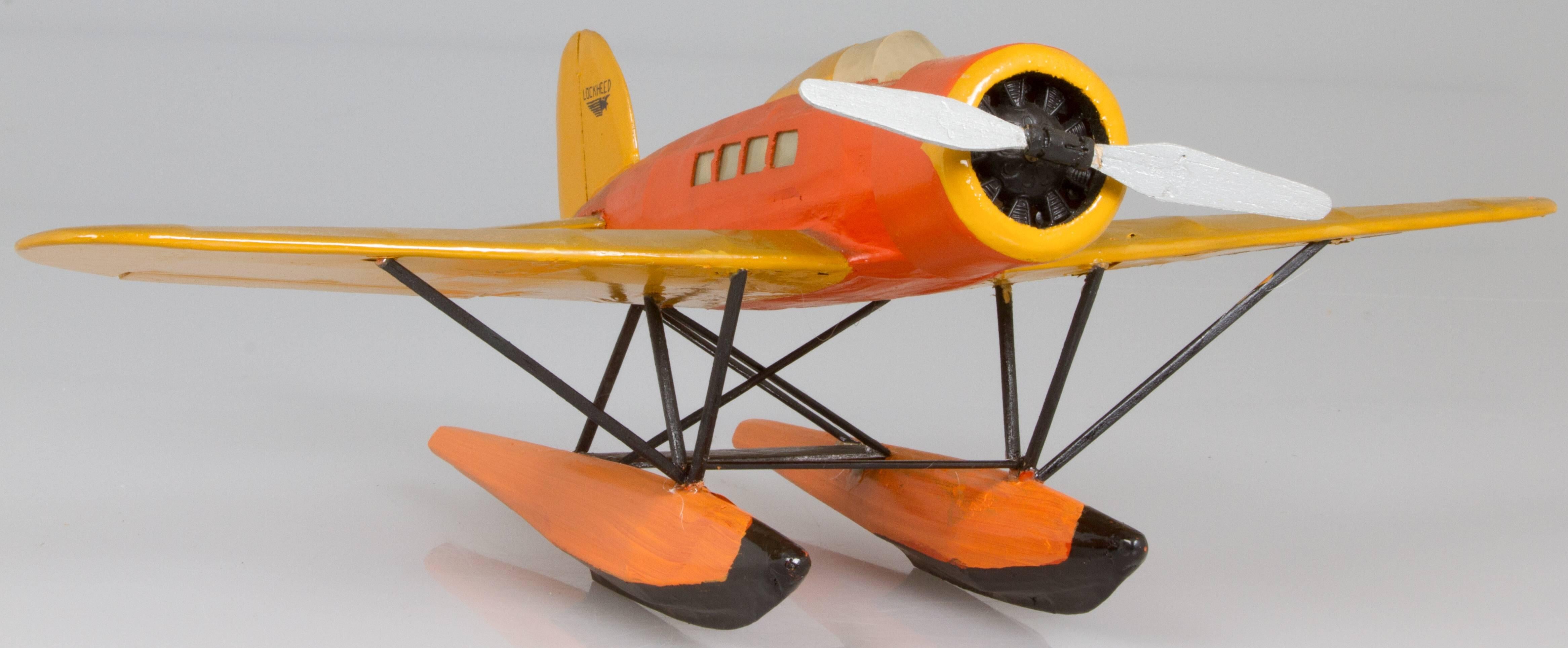 Model of the Lockheed Orion Seaplane NC-12285 In Good Condition For Sale In Chicago, IL