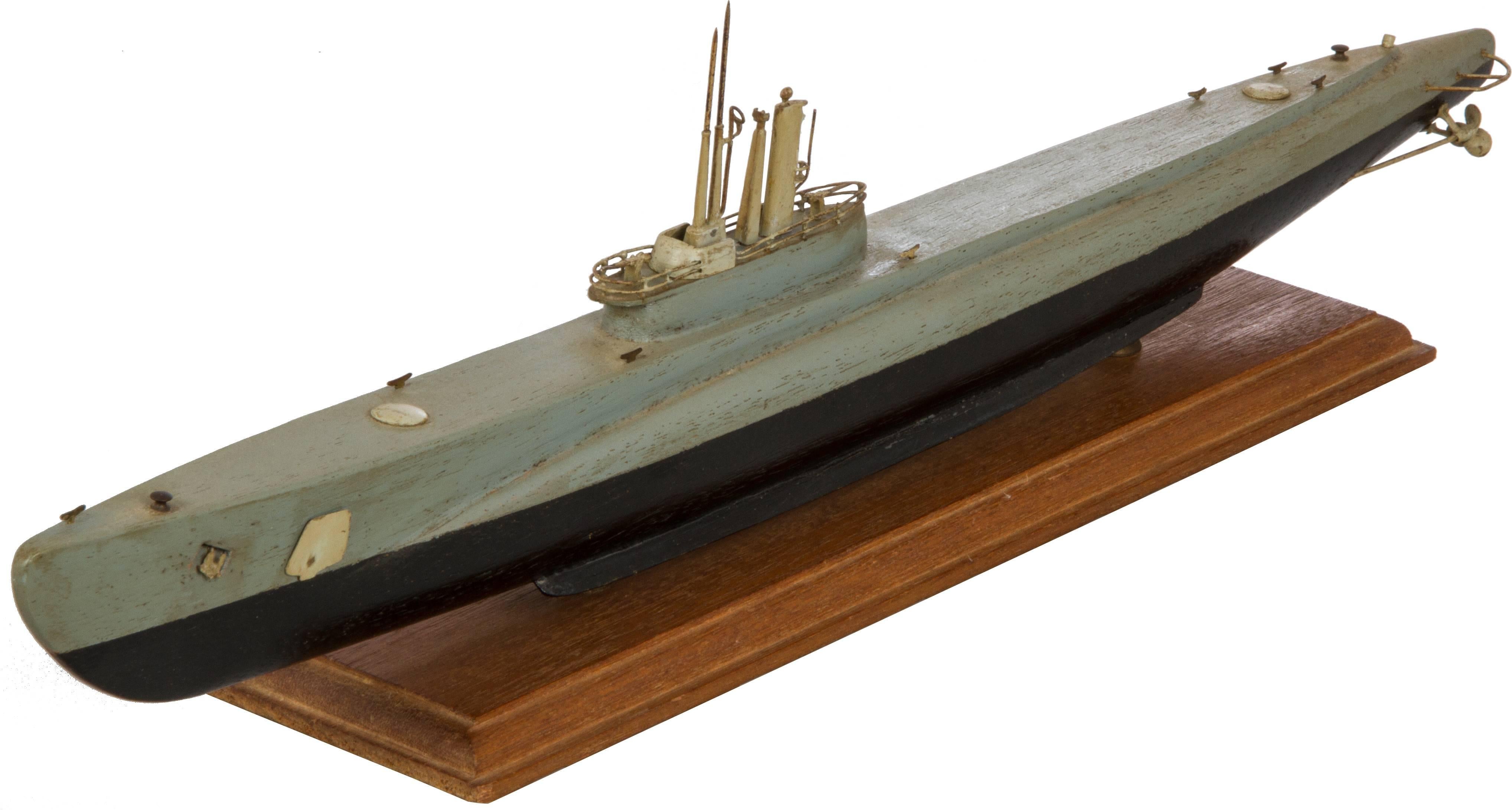 World War II Wooden US Submarine Model In Excellent Condition For Sale In Chicago, IL