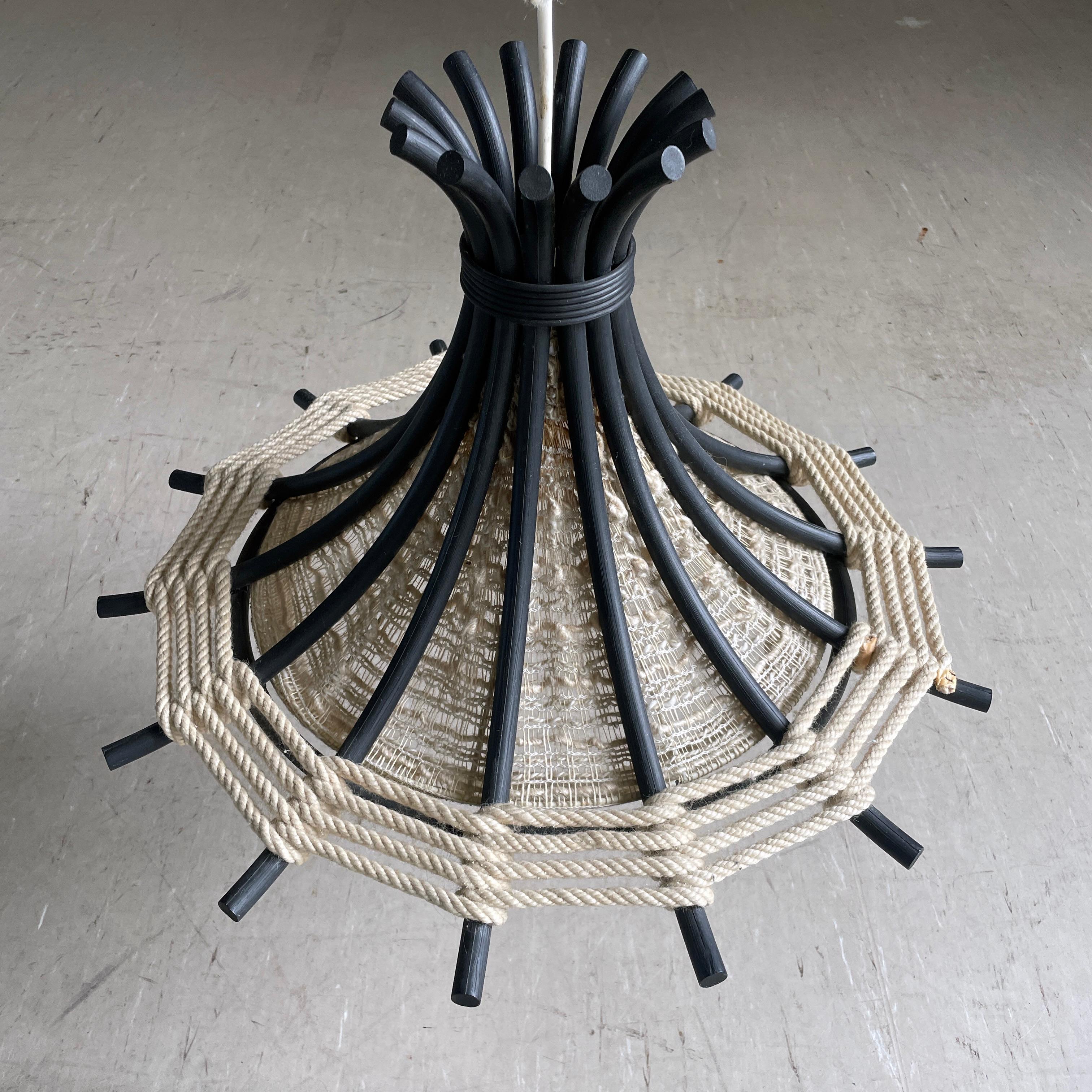 Lampada a sospensione danese degli anni '70 in vendita 2