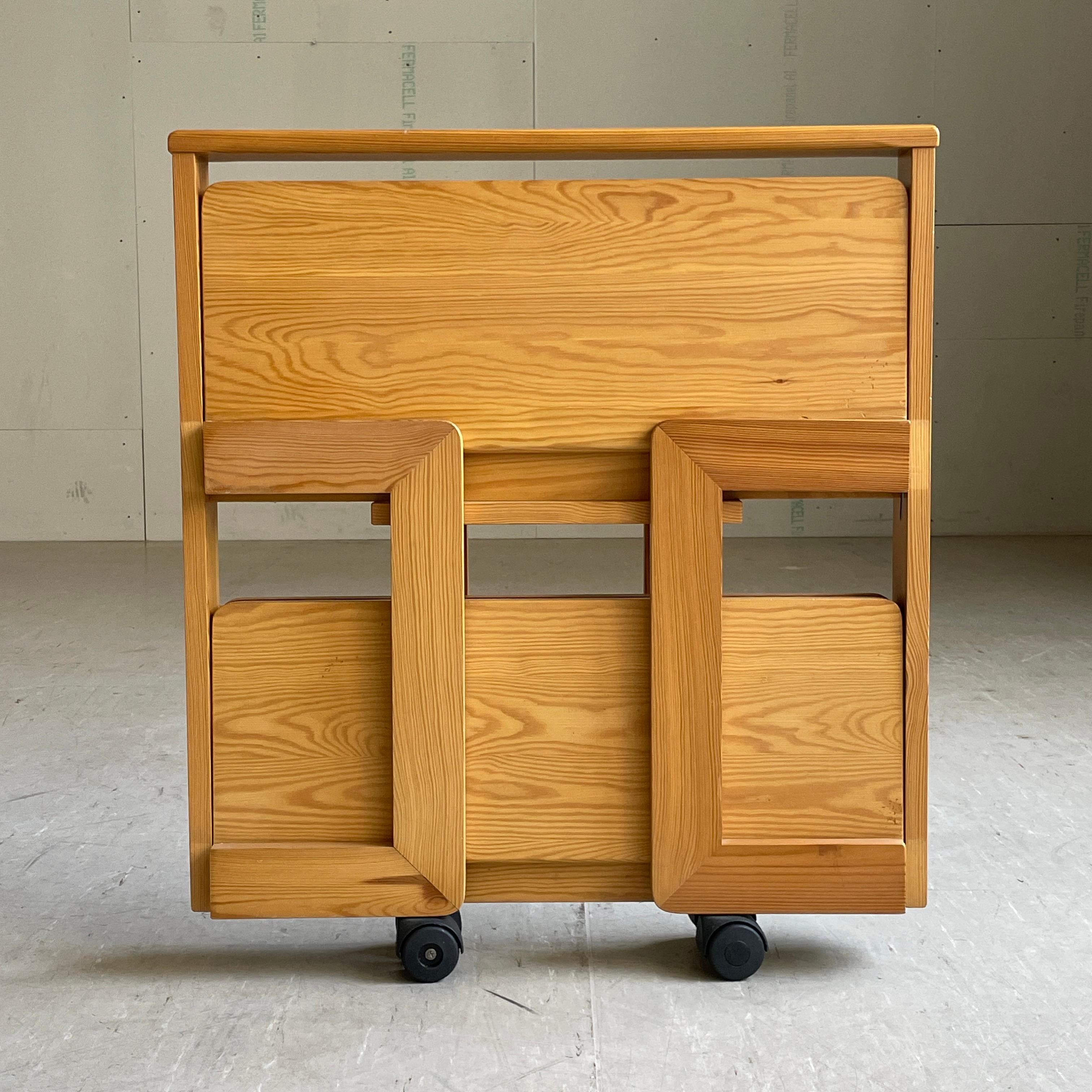 1970's Scandinavian Pinewood Folding Serving Trolley No.2 For Sale 3