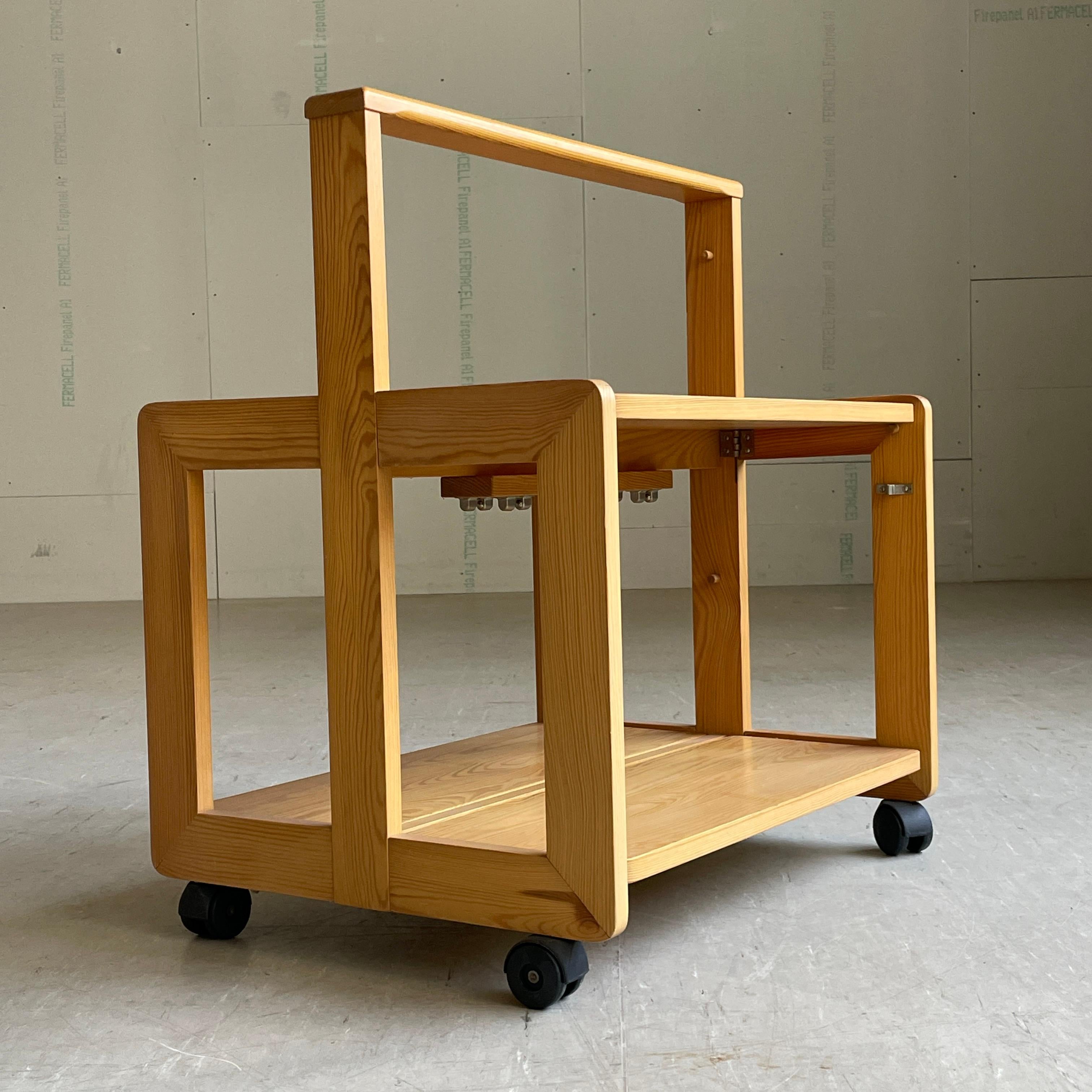 1970's Scandinavian Pinewood Folding Serving Trolley No.2 In Good Condition For Sale In Bern, CH