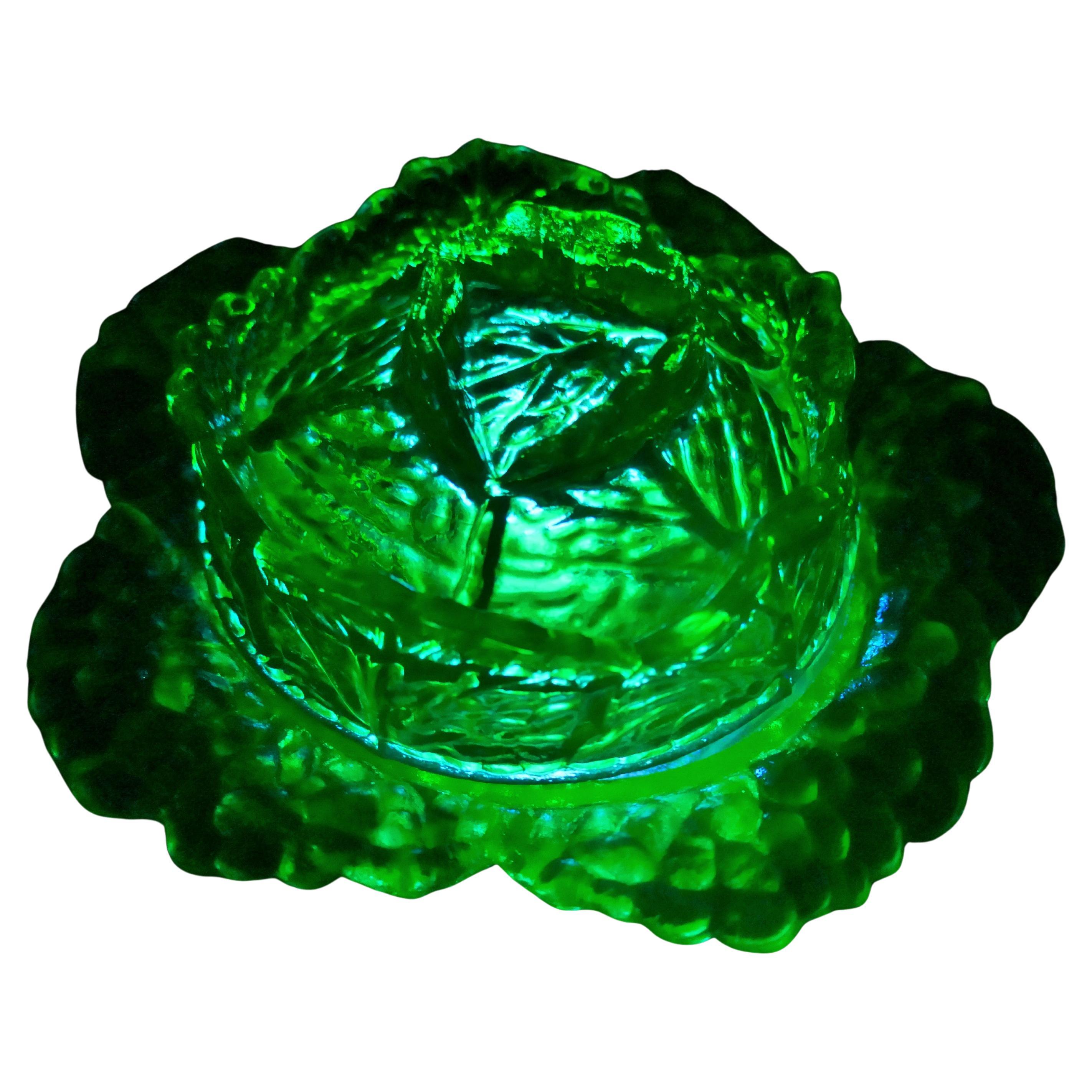 Butter dish Uranium glass cauliflower container possible Portieux Vallerysthal For Sale