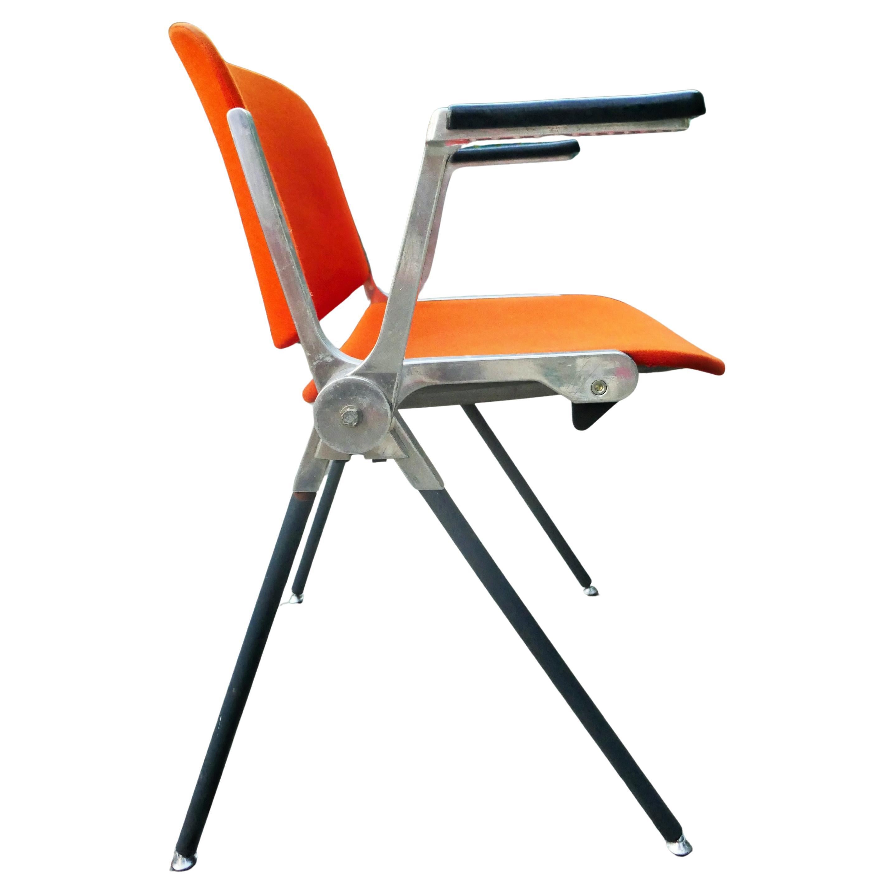 Chair attributed to Giancarlo Piretti for Anonima Castelli.
Fabric with halos.
Good condition.
Thank you