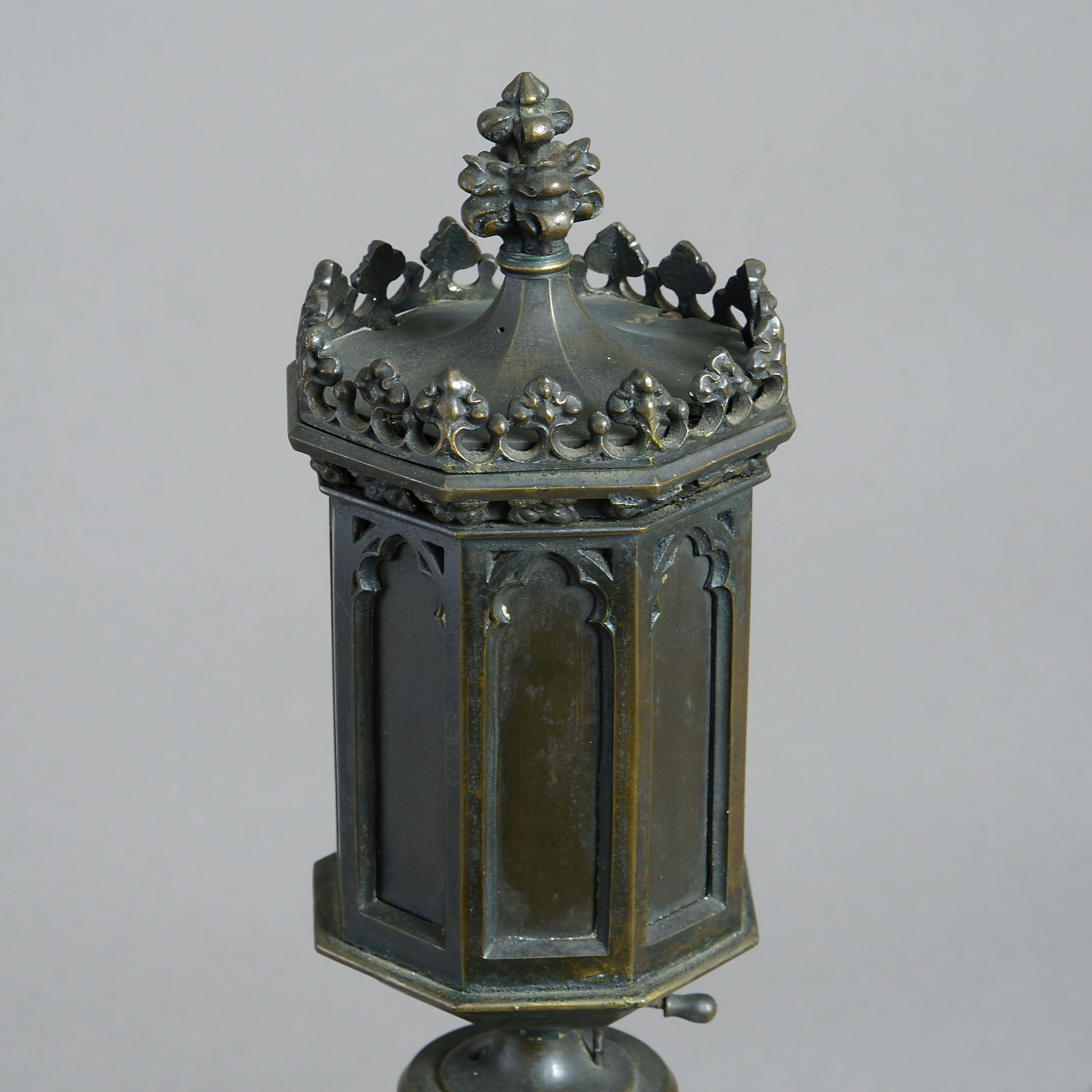 XIXe siècle Paire de lampes Colza en bronze gothique George IV en vente