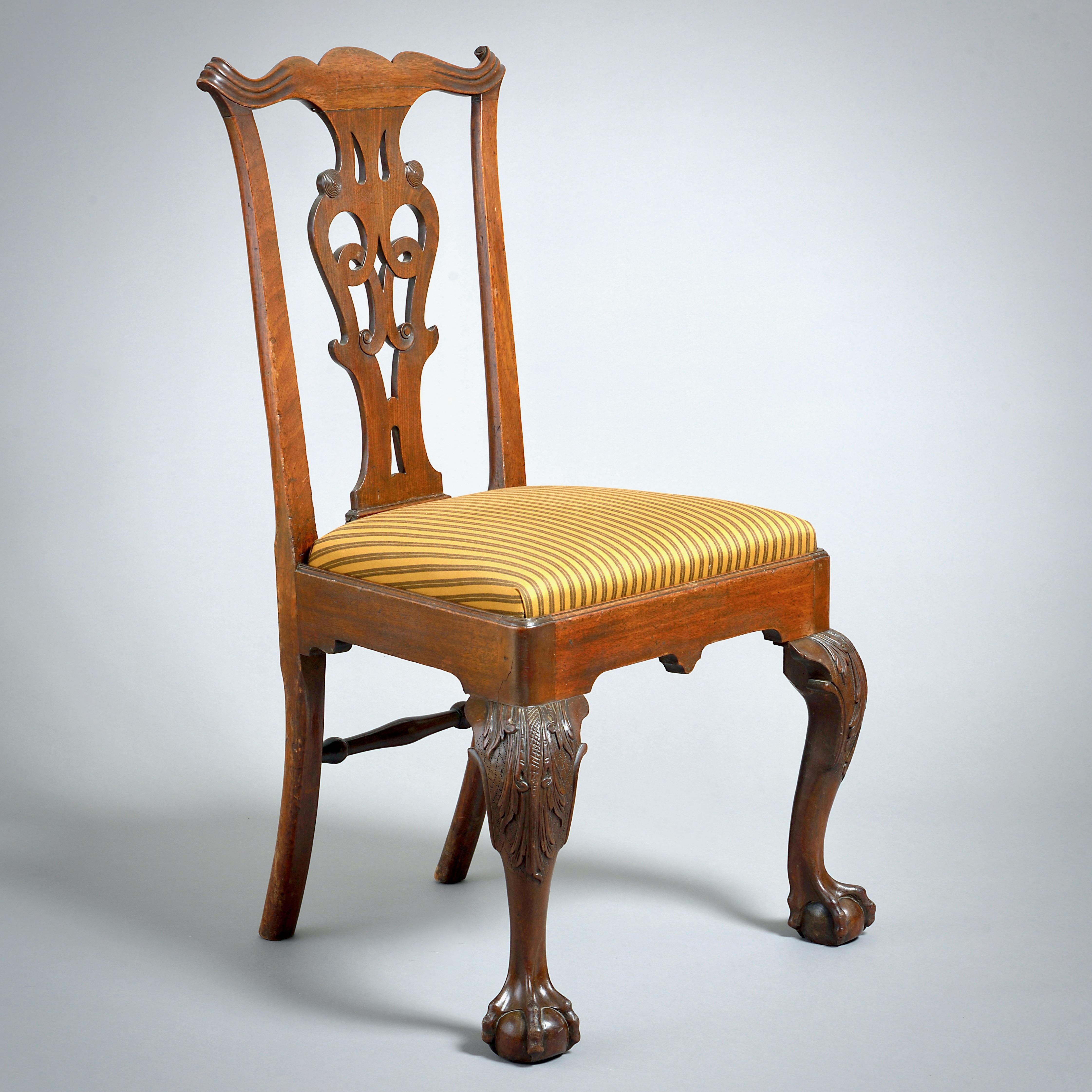 Fine Pair od Walnut 'Chippendale' Side Chairs In Good Condition For Sale In London, GB