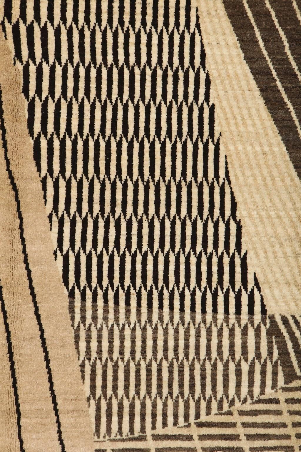 Tintura vegetale Tappeto persiano moderno in lana, marrone neutro, crema e marrone scuro, 6' x 9' in vendita