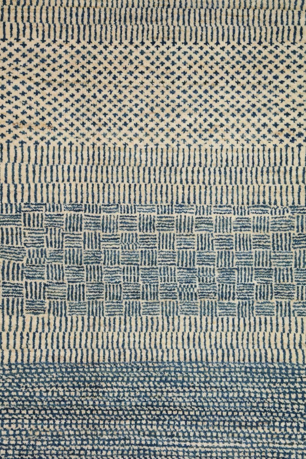 Moderner persischer Wollteppich, blau und cremefarben, 8' x 10' (Wolle) im Angebot