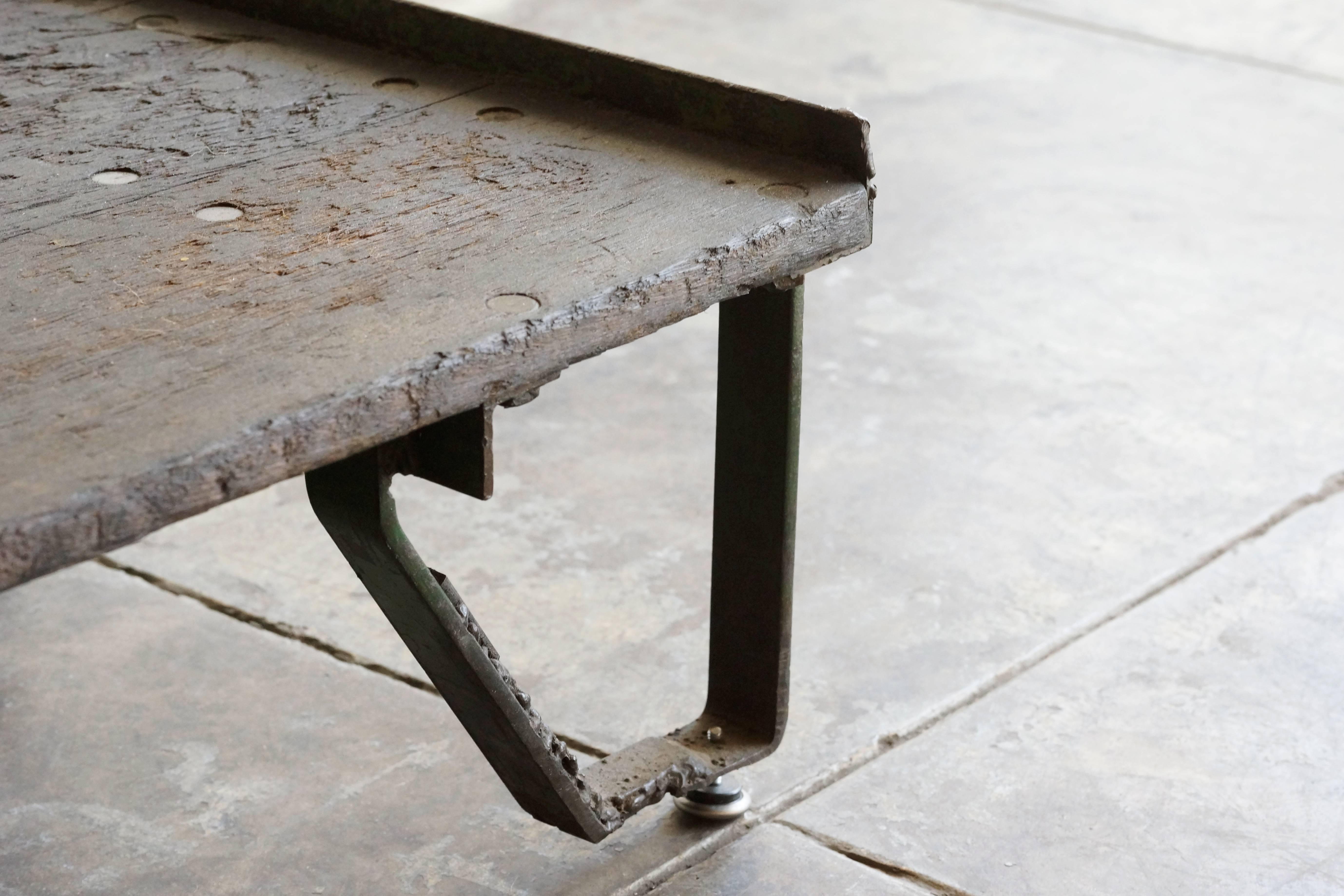 Vintage Industrial Cart/ Coffee Table In Distressed Condition In Alhambra, CA